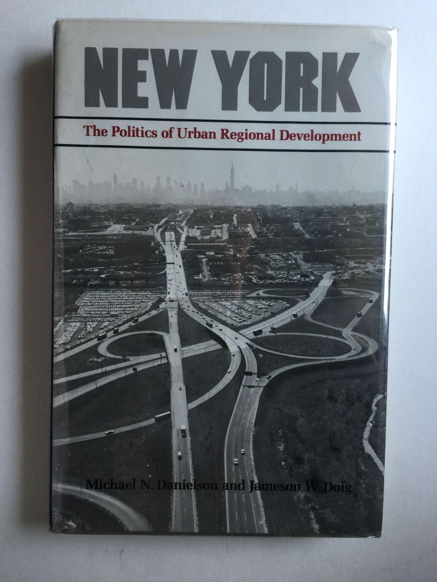New York: The Politics of Urban Regional Development (Publication of the Franklin K. Lane Memorial Fund, Institute of Governmental Studies, University of California, Berkeley, Band 4) Social Sciences