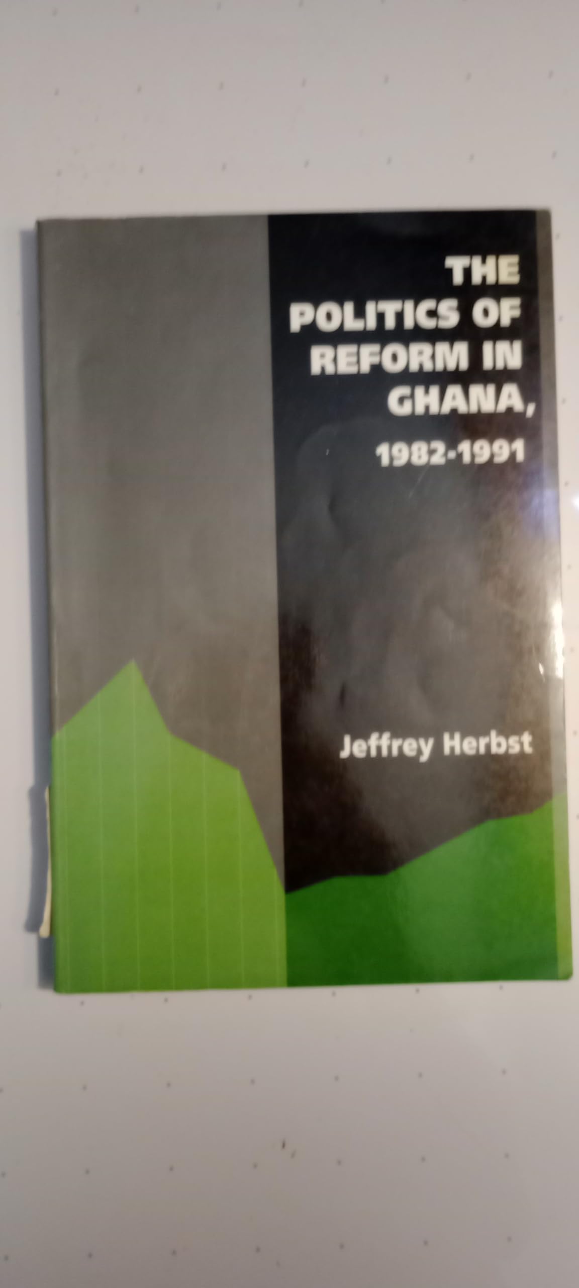 The Politics of Reform in Ghana: 1982-1991 Politics & History