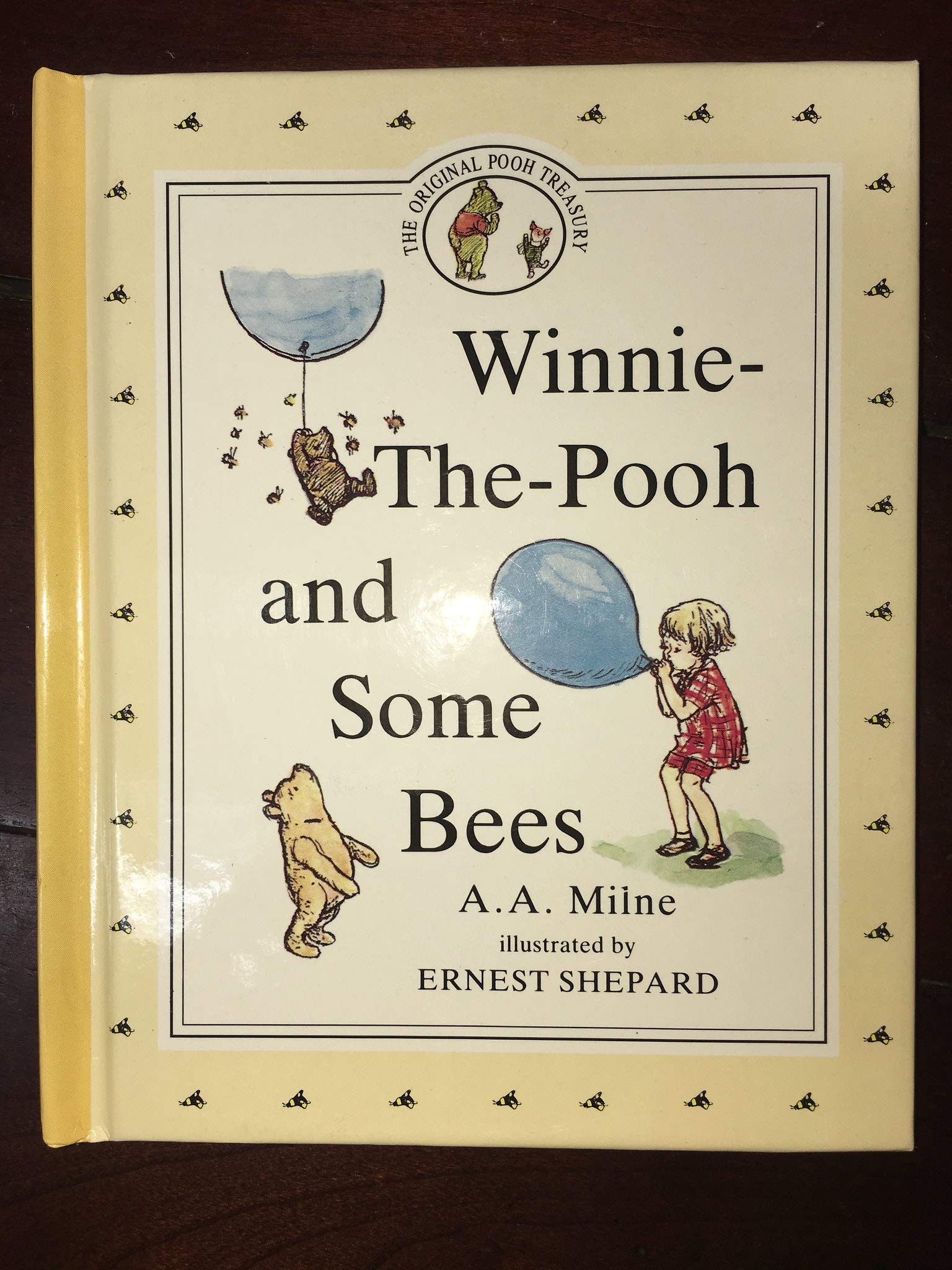 Pooh and Some Bees (Winnie-The-Pooh Carousel Book) Novels & Short Stories