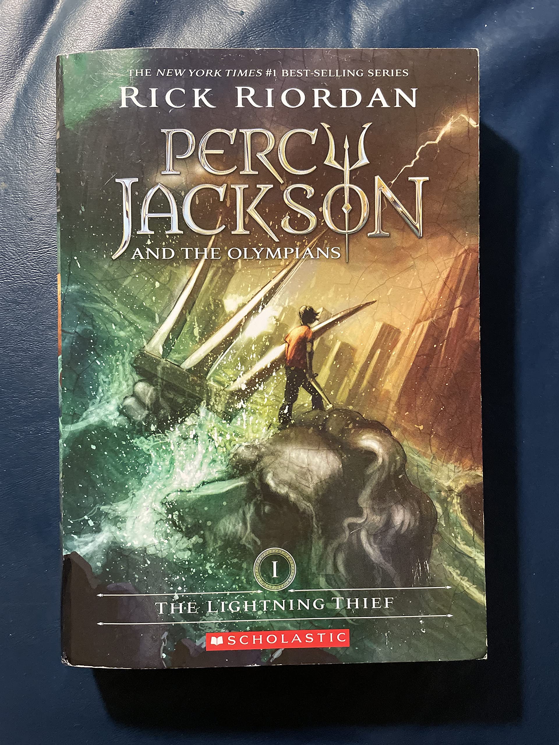 The Lightning Thief (Percy Jackson and the Olympians #1) Books