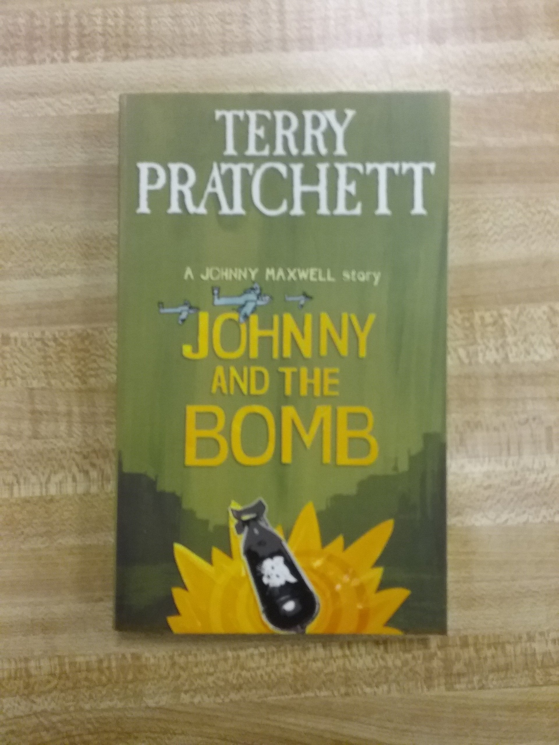 Product Image: Johnny and the Bomb (Johnny Maxwell)