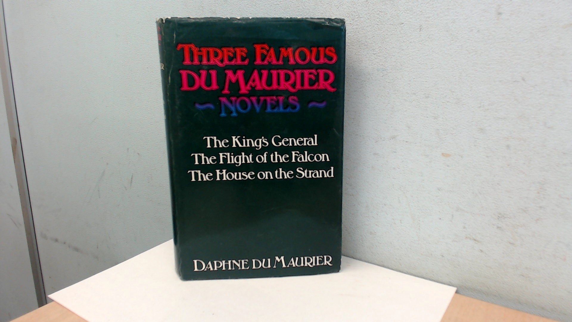 Three Famous Du Maurier Novels: "King's General", "Flight of the Falcon" and "House on the Strand" Contemporary literature