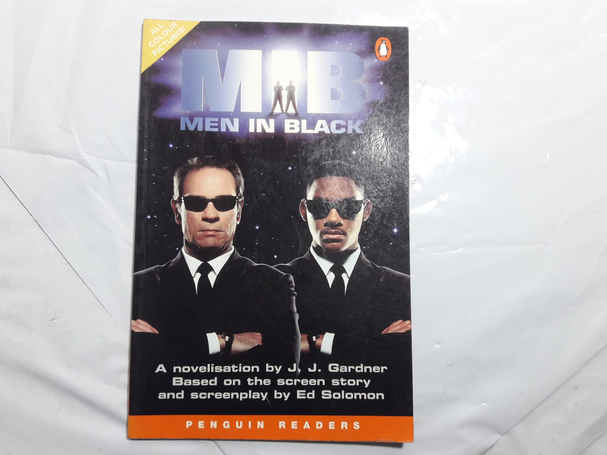 Men in Black (MIB): Based on the screen story and screenplay by Ed Solomon (Penguin Readers (Graded Readers)) Contemporary literature