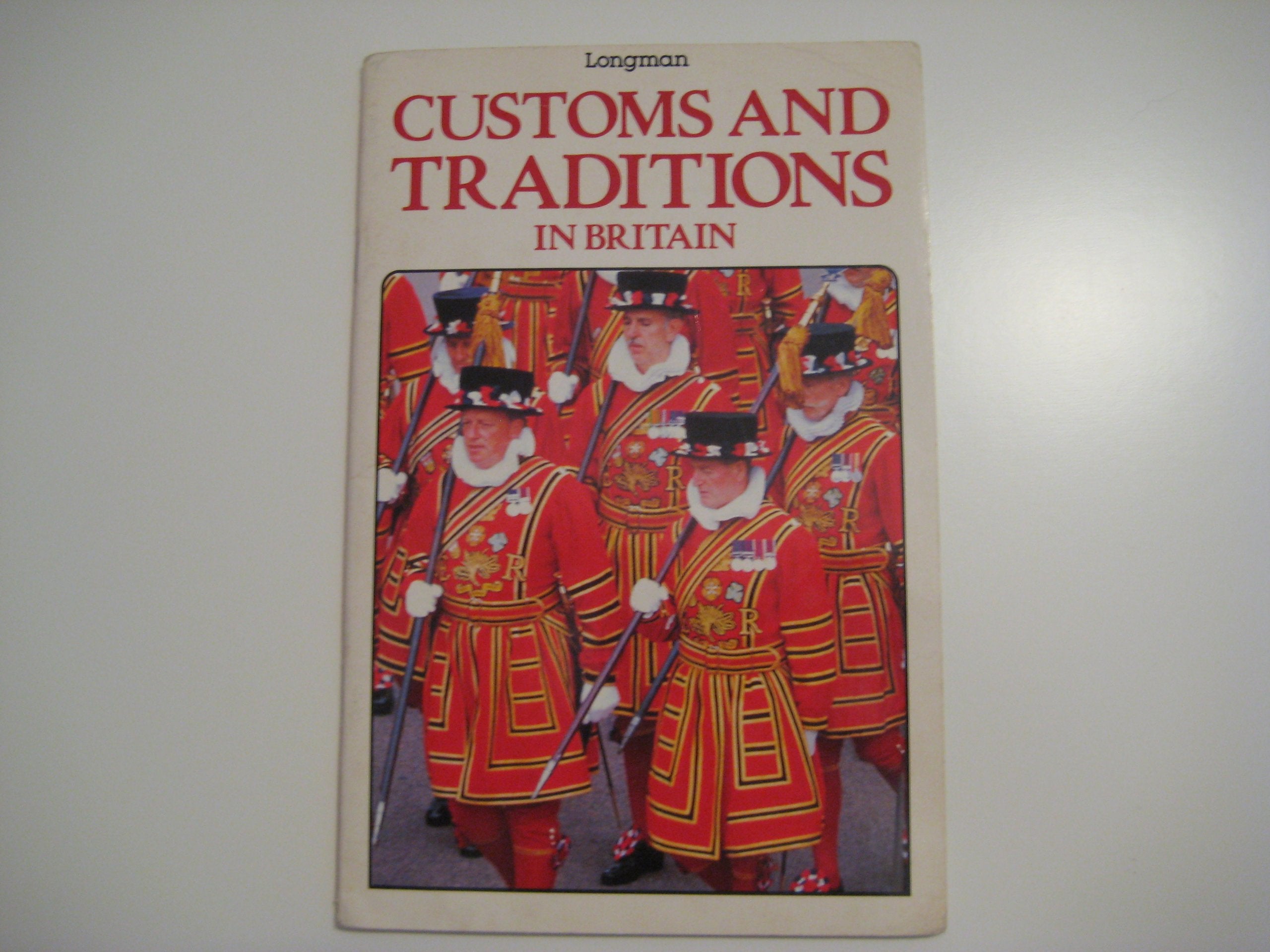 Customs and Traditions in Britain (Structural Readers) Foreign Languages ​​& Dictionaries