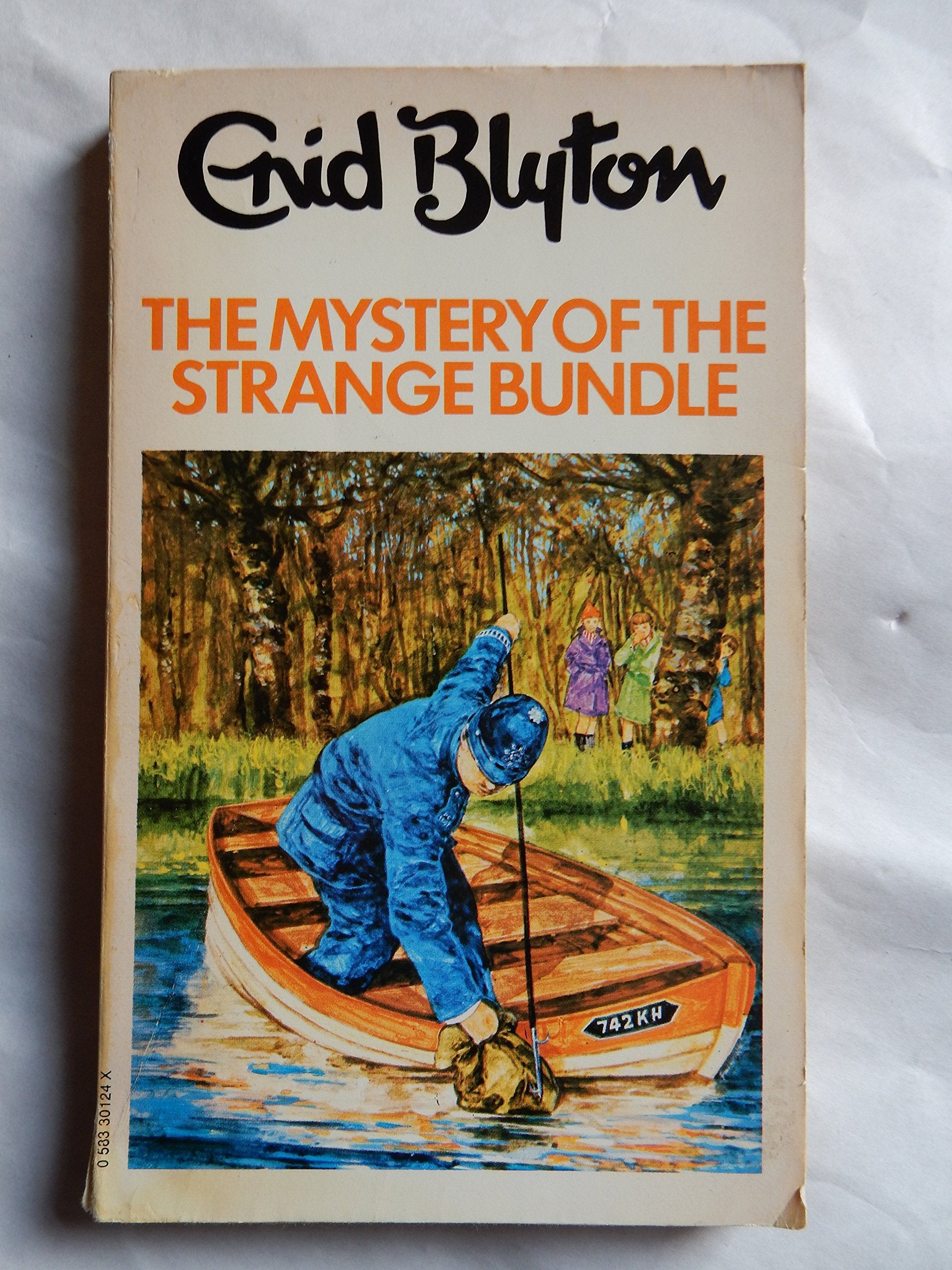 Mystery of the Strange Bundle (The Dragon Books) Novels & Short Stories