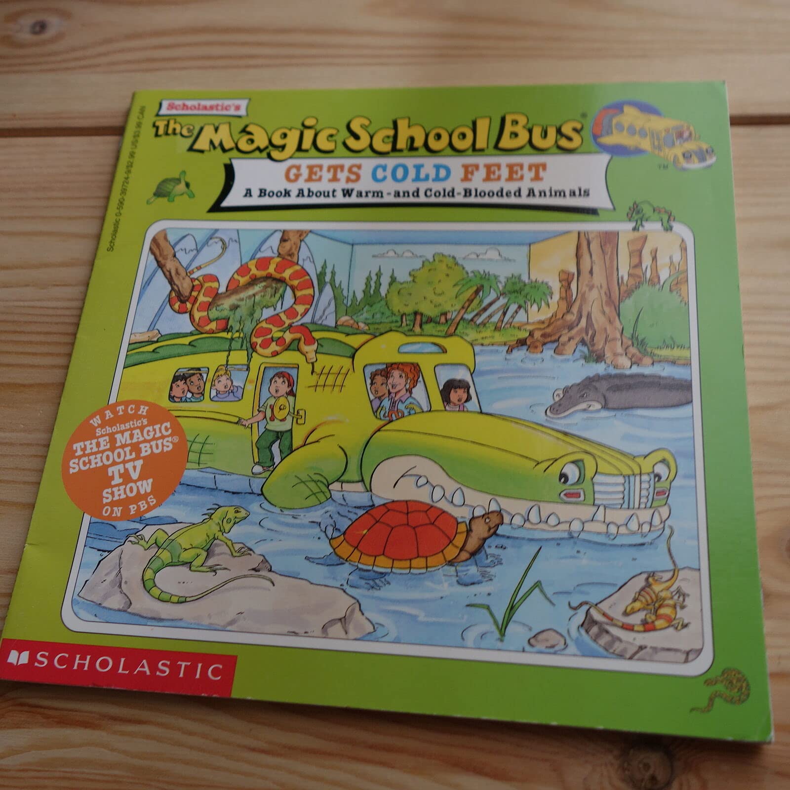 The Magic School Bus Gets Cold Feet: A Book About Warm-And Cold-Blooded Animals (Magic School Bus Book Series) Novels & Short Stories