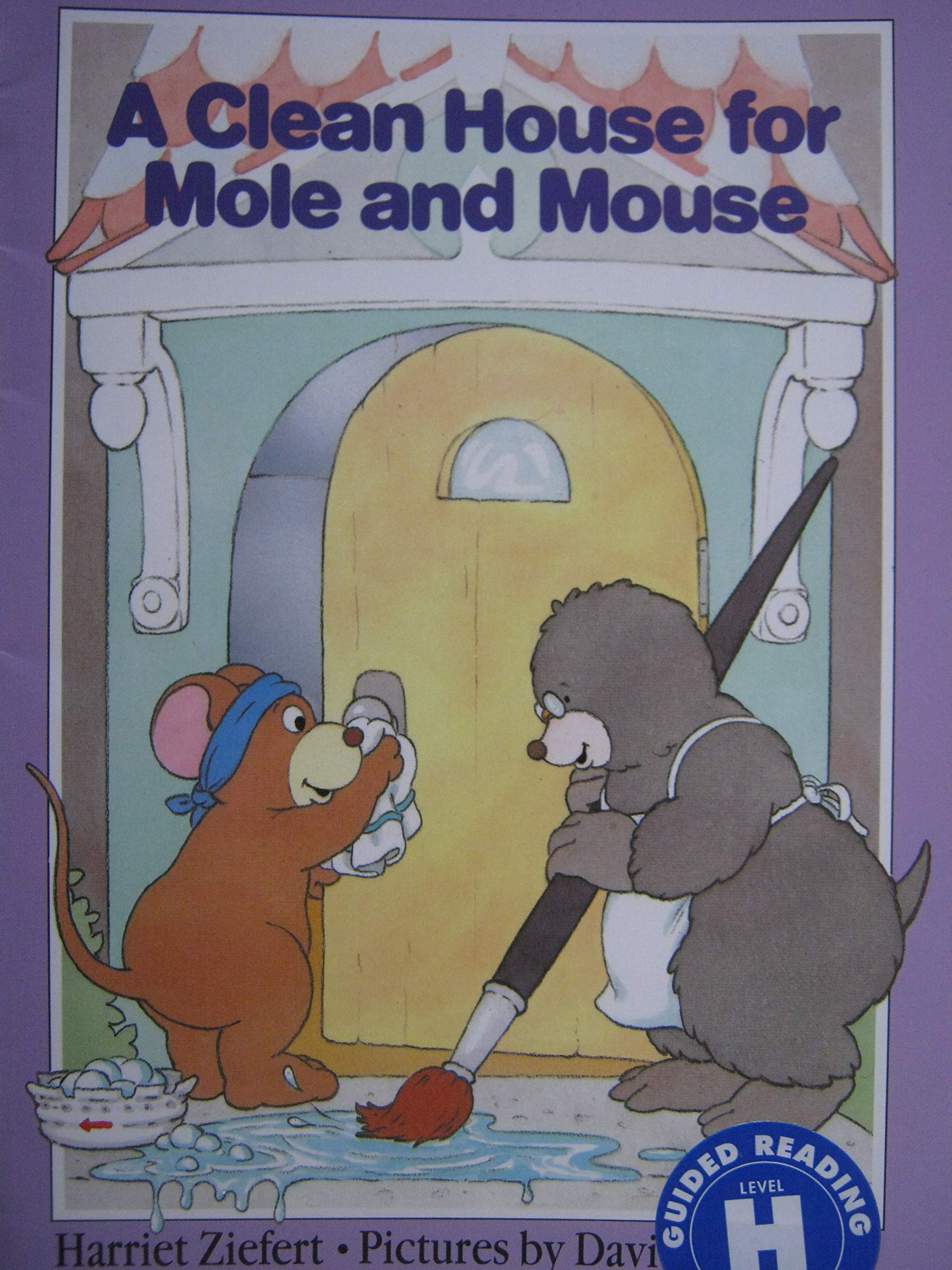 A Clean House for Mole and Mouse (A Clean House for Mole and Mouse) Books