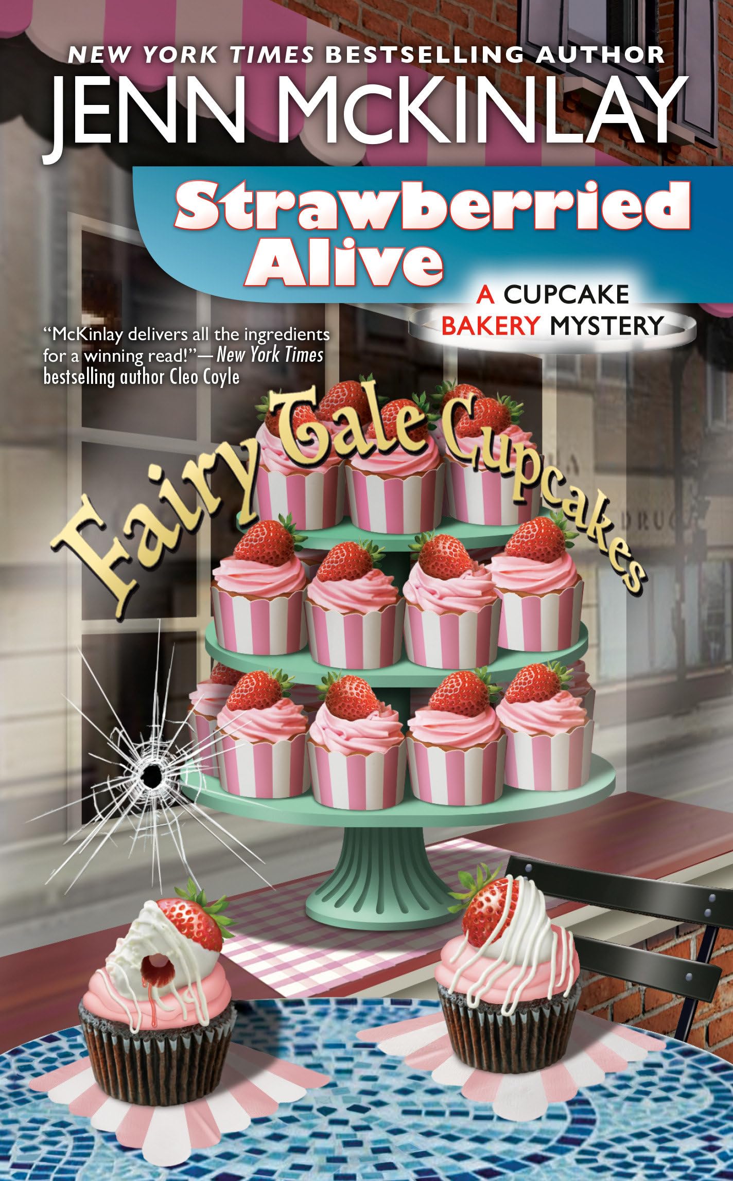 Strawberried Alive (Cupcake Bakery Mystery, Band 14) Contemporary literature
