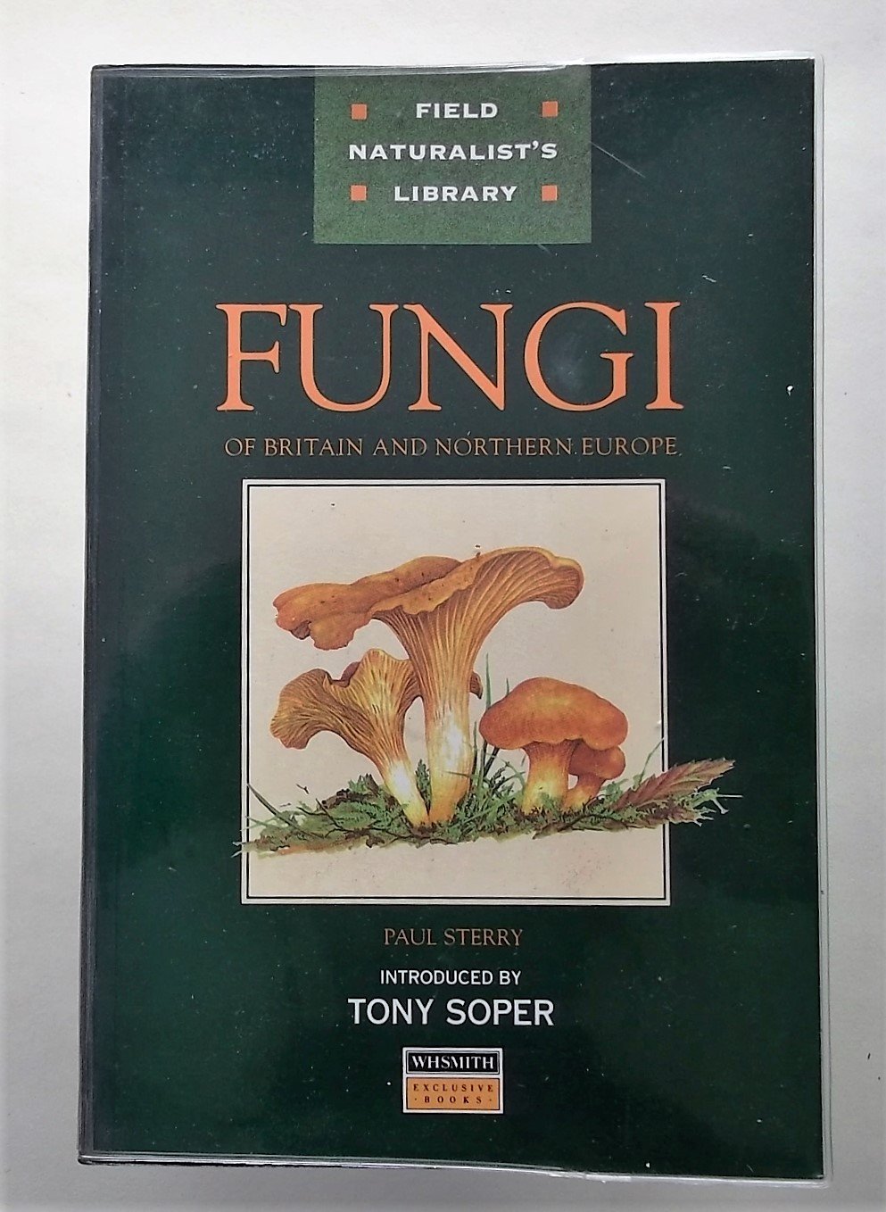 FUNGI OF BRITAIN AND NORTHERN EUROPE (FIELD NATURALIST LIBRARY, WH SMITH EXCLUSIVE BOOKS) book
