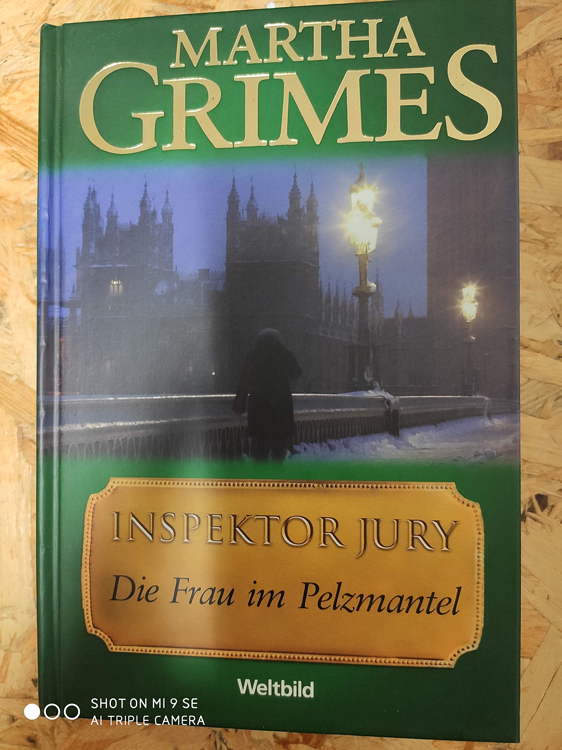 INSPEKTOR JURY Die Frau im Pelzmantel Books