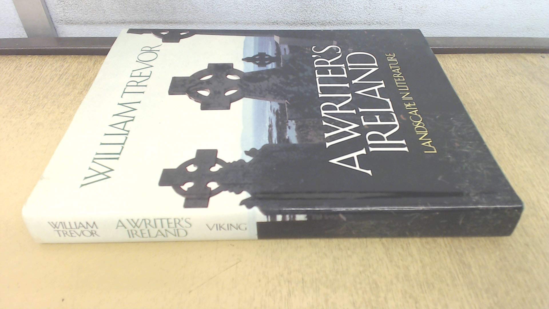 A Writer's Ireland: Landscape in Literature Books