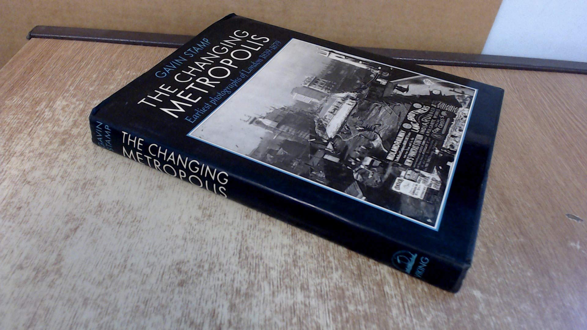 The Changing Metropolis: Earliest Photographs of London, 1839-79 book