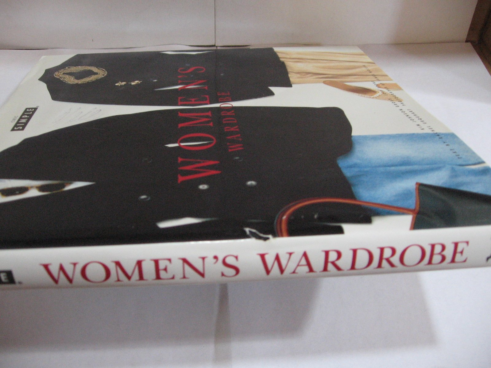 Chic Simple Women's Wardrobe: Kim Johnson Gross and Jeff Stone Film, Art & Culture