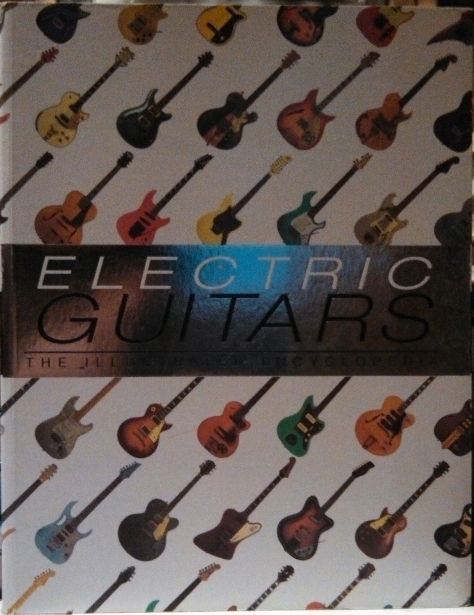 Electric Guitars - The Illustrated Encyclopedia by Tony Bacon (2000) Paperback Arts & Music