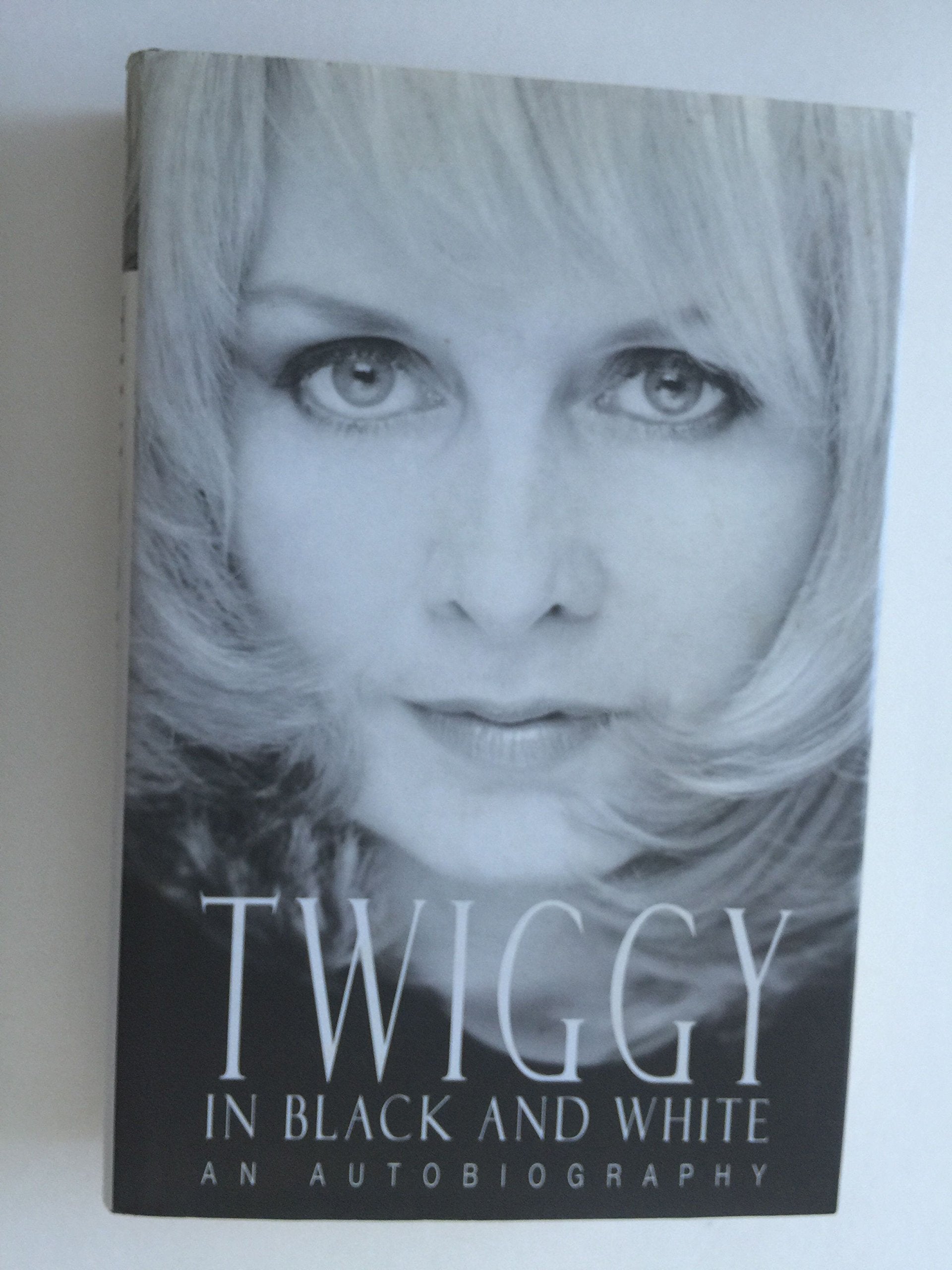 Twiggy in Black and White: An Autobiography book