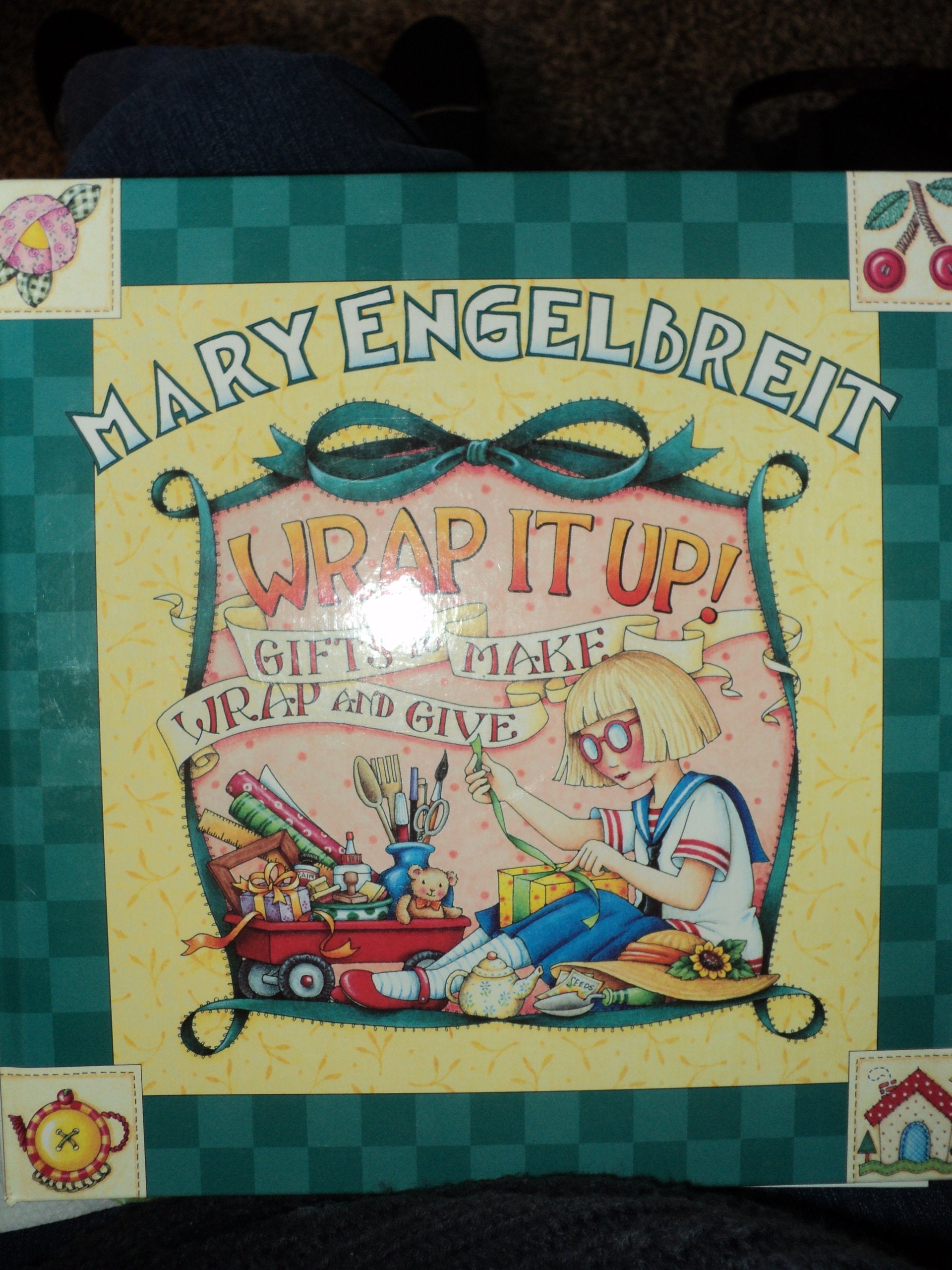 Mary Engelbreit Wrap It Up Gifts to Make Wrap and Give Hobbies & Crafts