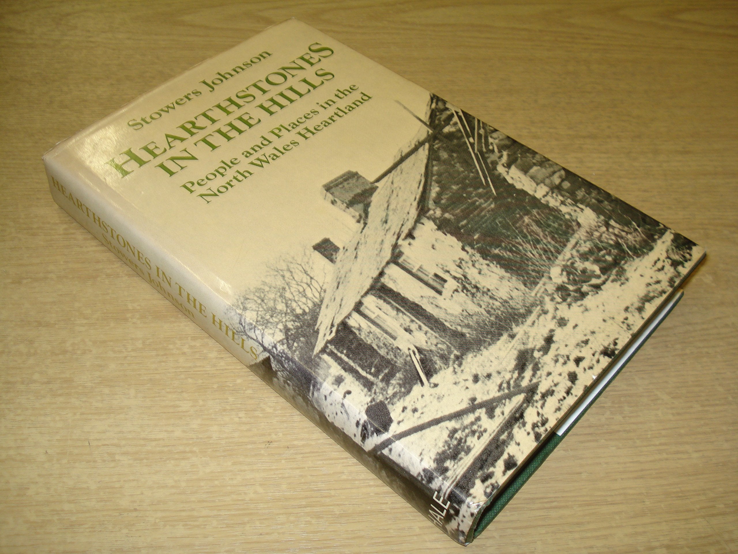 Hearthstones in the Hills: People and Places in the North Wales Heartland book