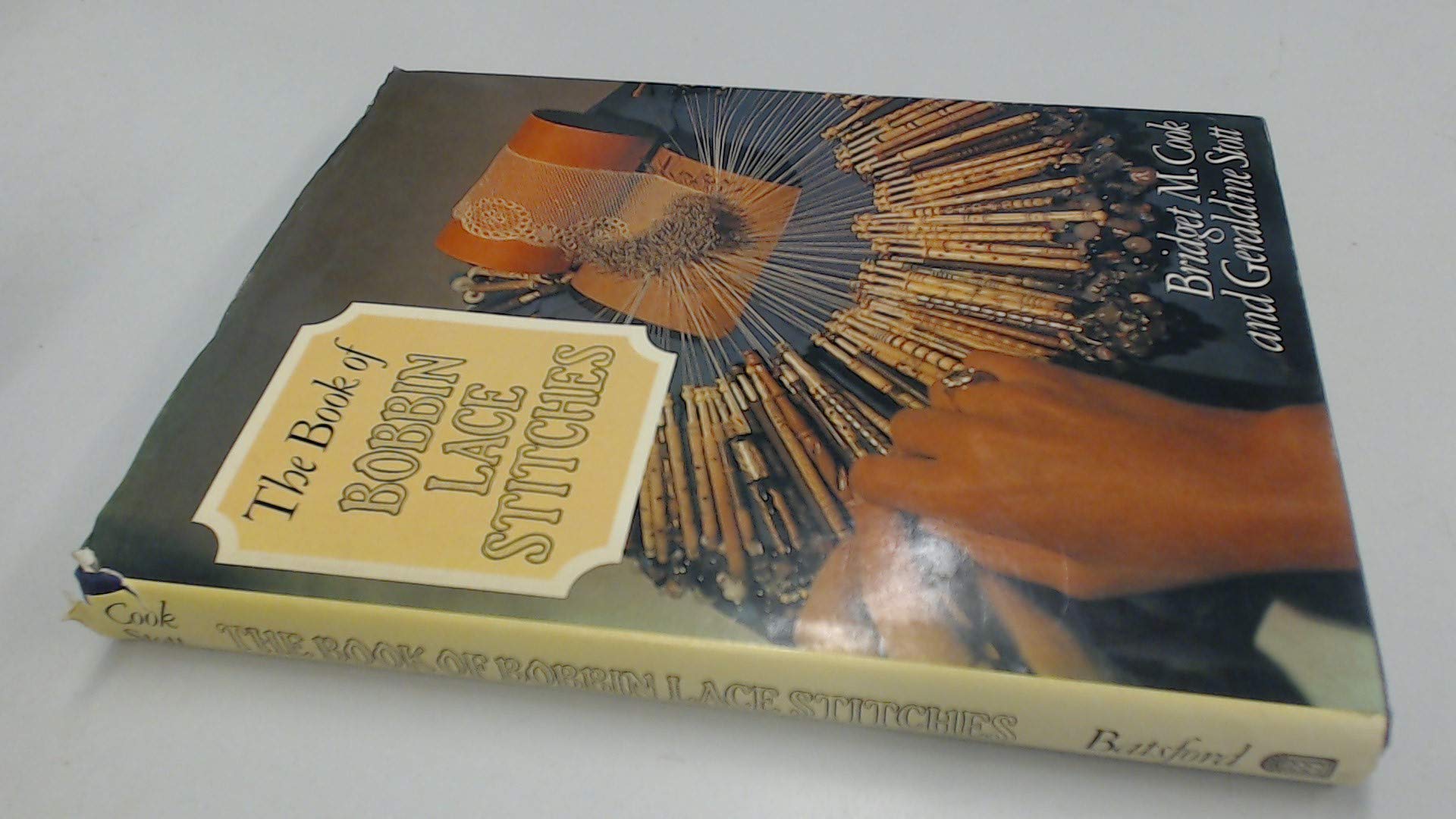 BOOK OF BOBBIN LACE STITCHES Hobbies & Crafts
