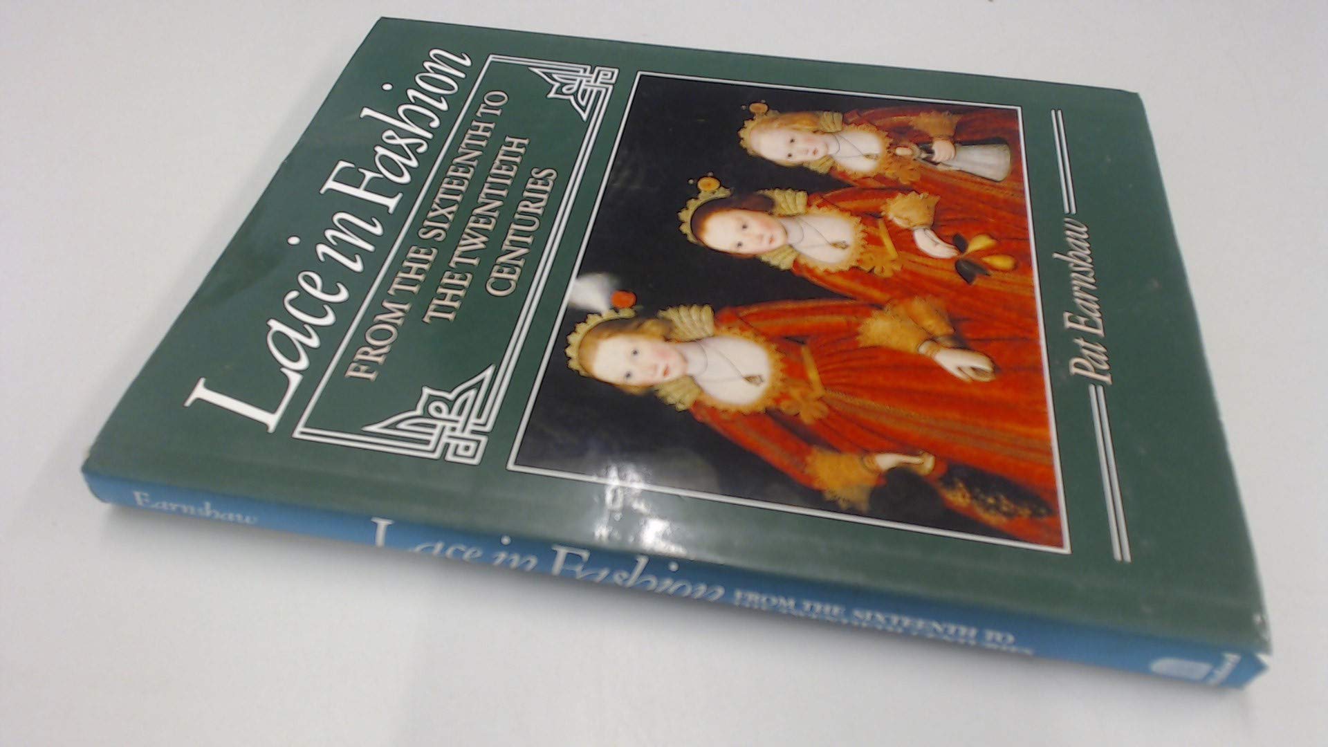 Lace in Fashion: From the Sixteenth to the Twentieth Centuries Film, Art & Culture