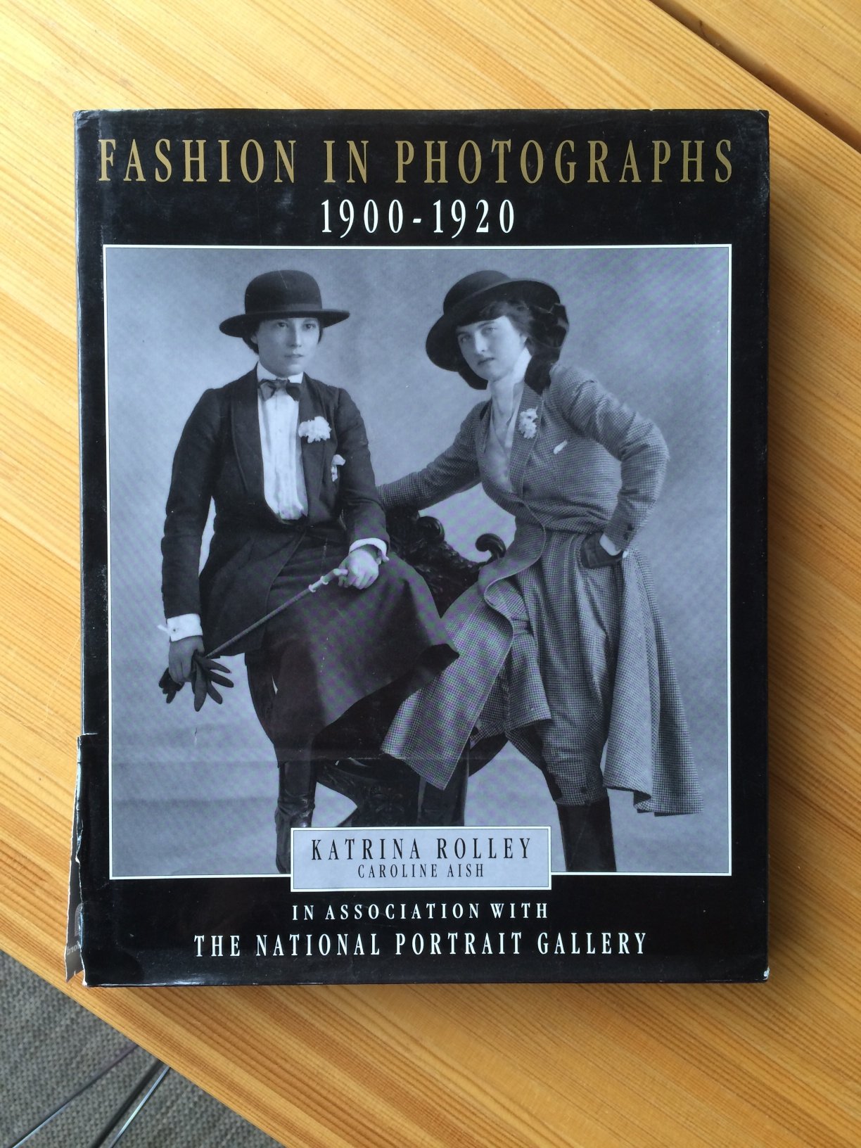 Fashion in Photographs, 1900-1920 book