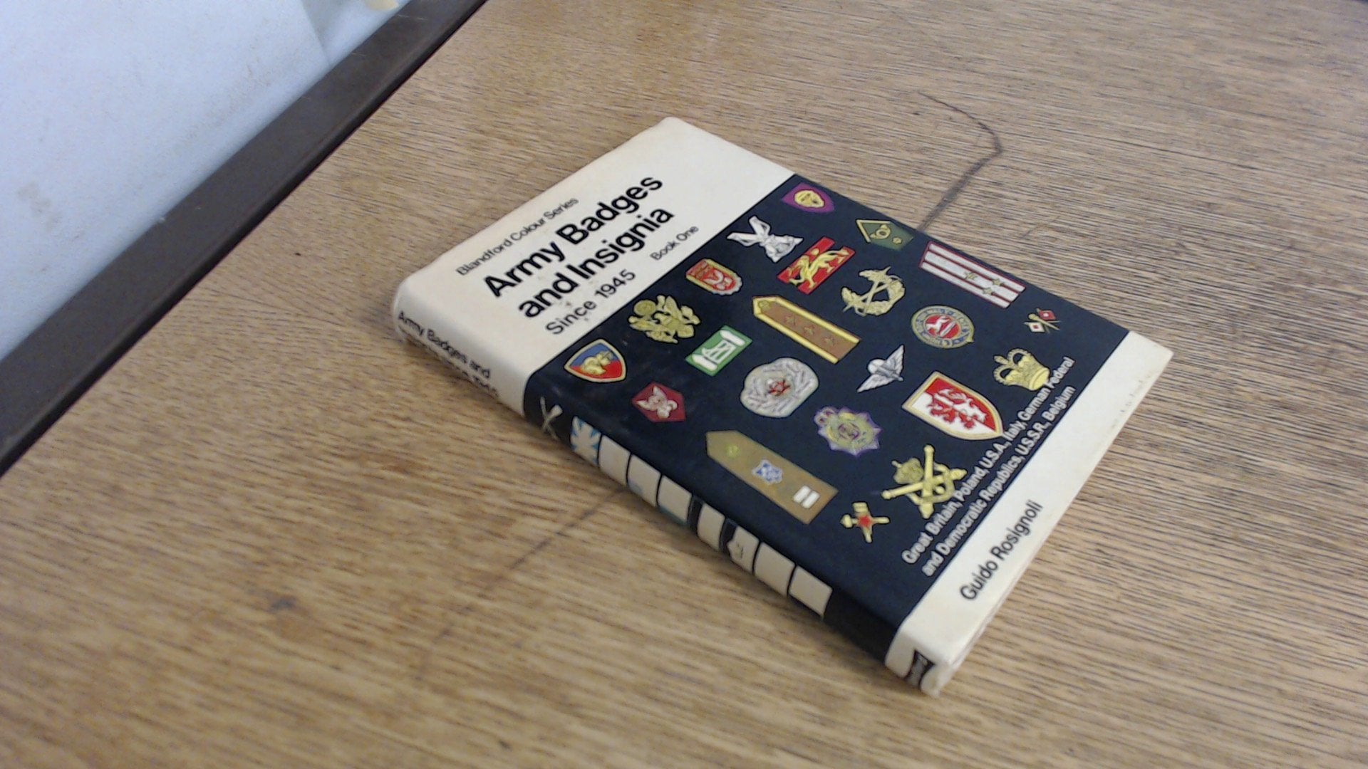 Army Badges and Insignia Since 1945 book