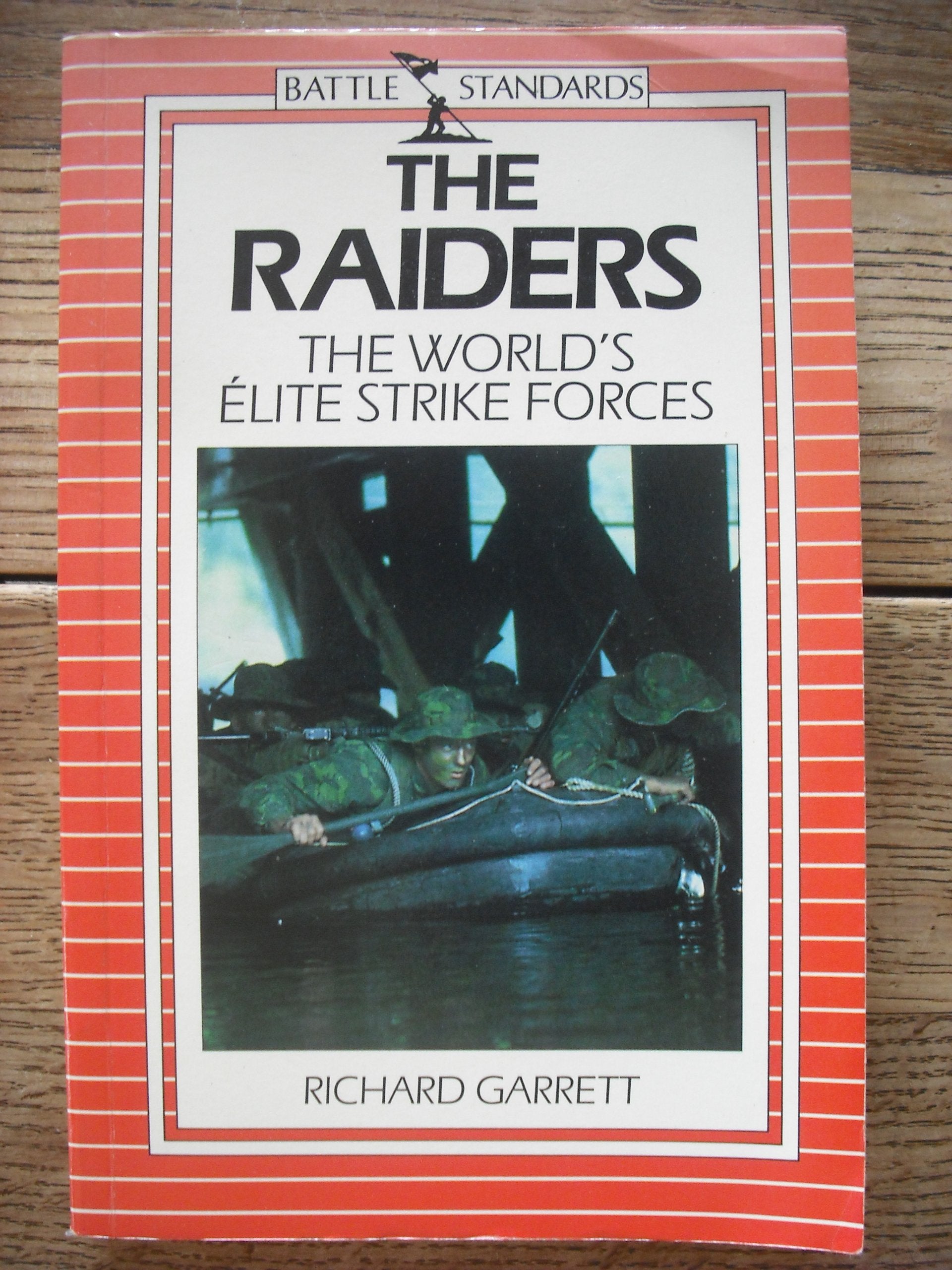 The Raiders: The Worlds Elite Strike Forces (Battle Standards) Social Sciences