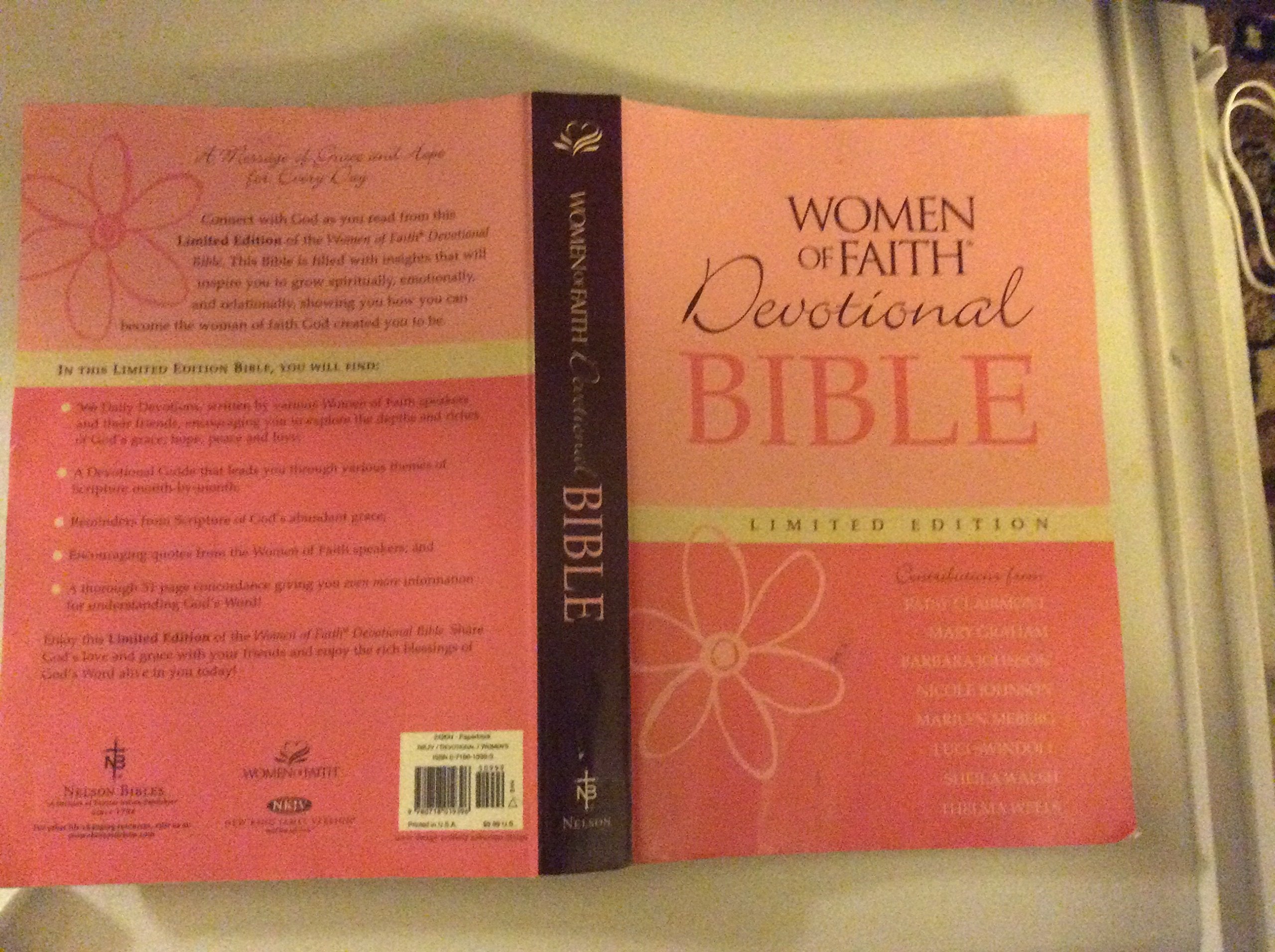 Women of Faith Devotional Bible: New King James Version Religion & Esotericism