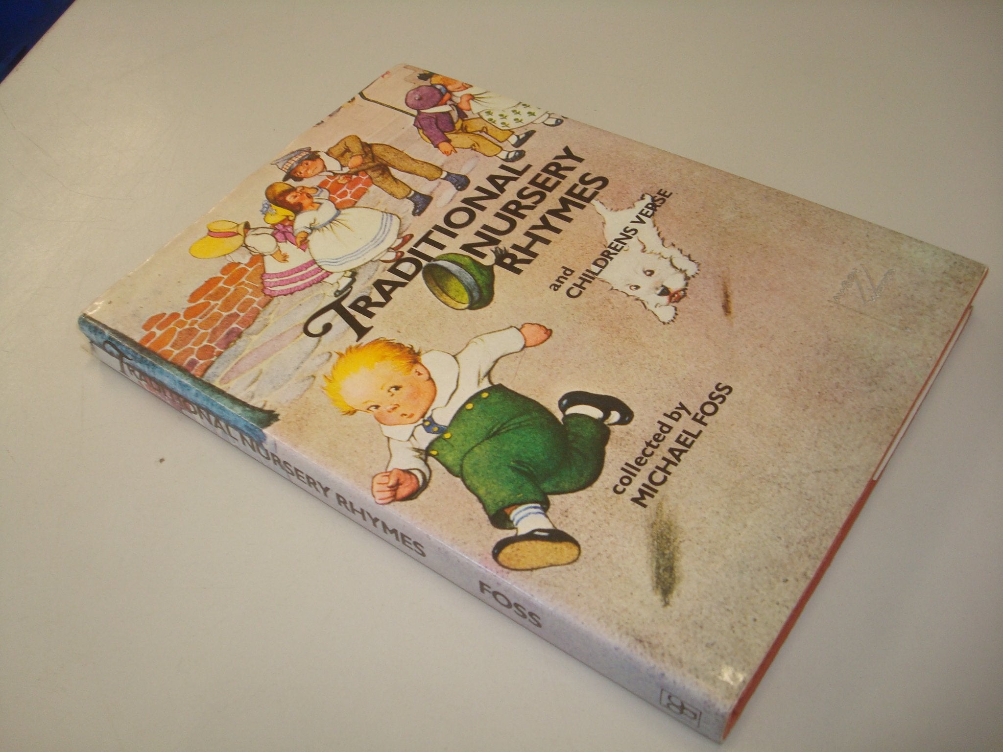 Traditional Nursery Rhymes and Children's Verse book