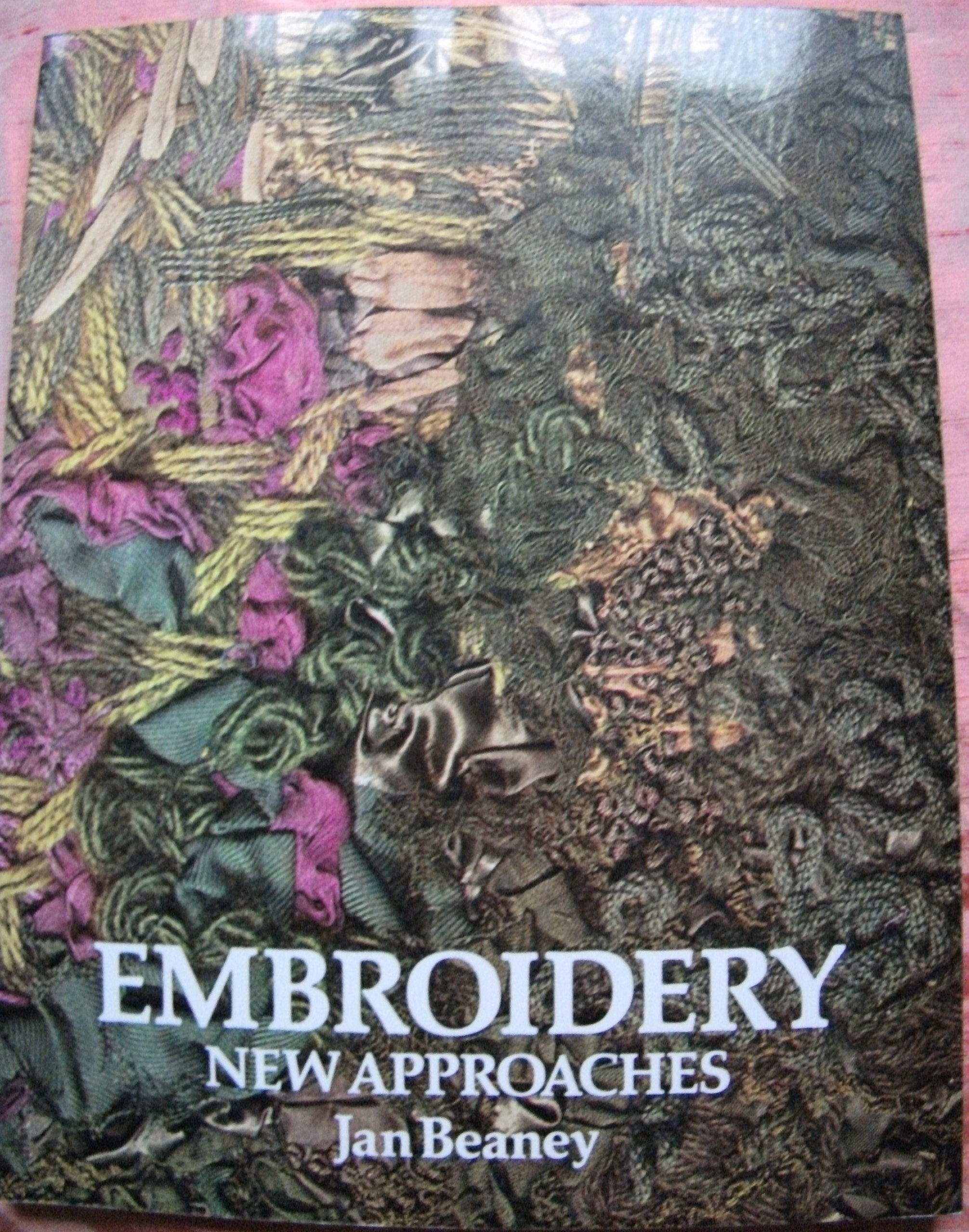 Produktbild: Embroidery: New Approaches