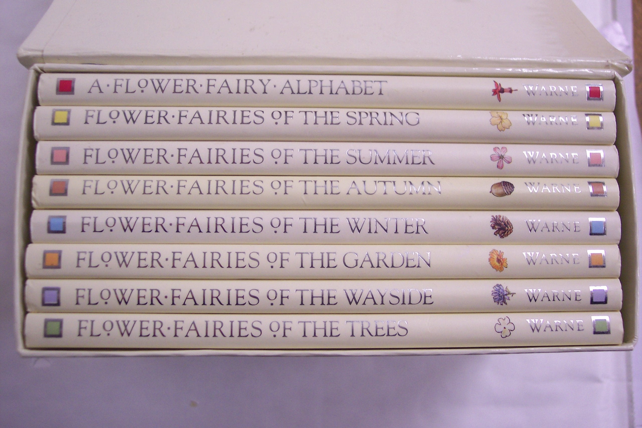 Containing One Copy Each of the Eight Hardback Titles ("Spring", "Summer", "Autumn", "Winter", "Wayside", "Garden", "Alphabet", "Trees") (The Flower Fairies Complete Collection) Non-fiction
