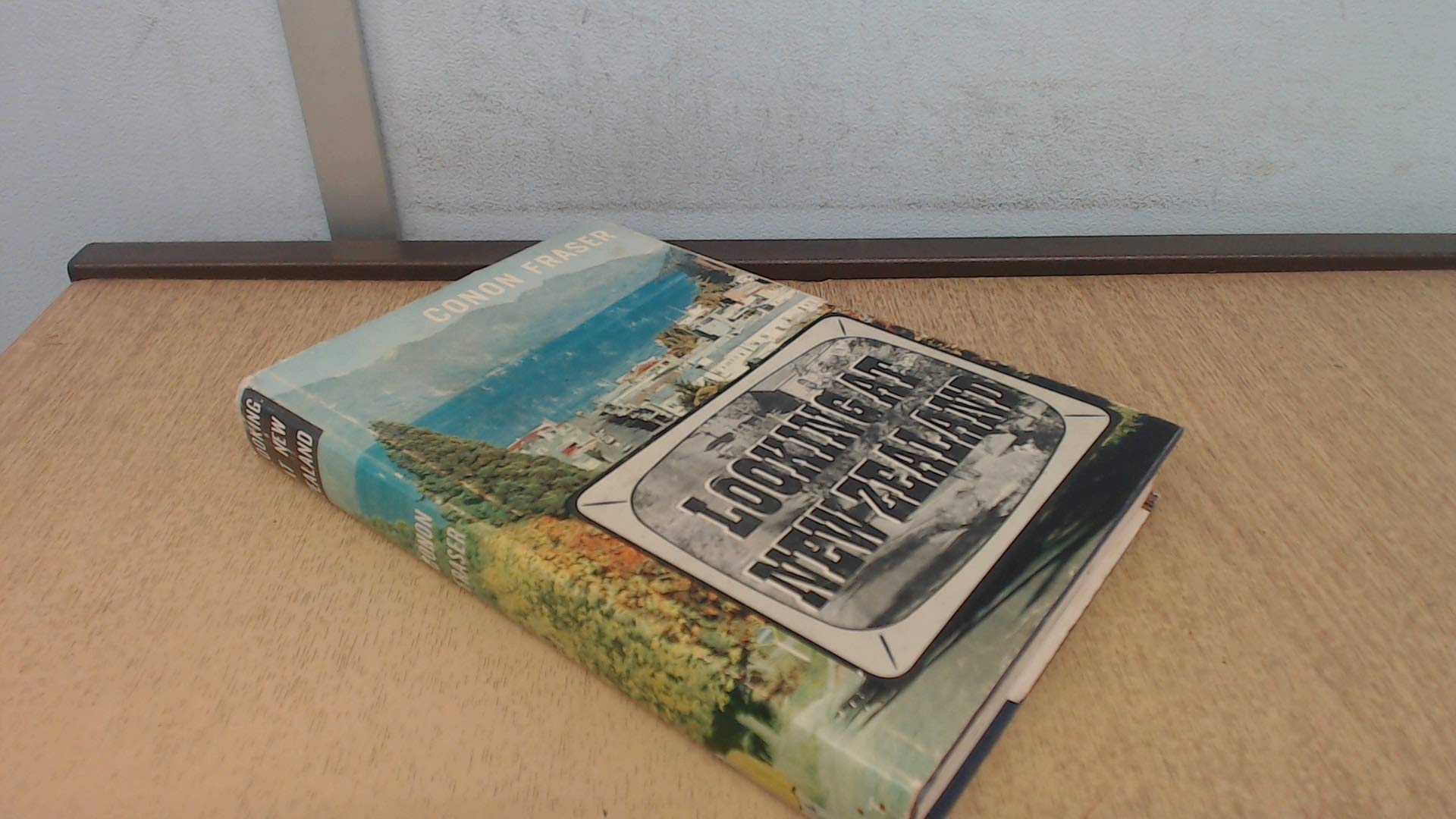 Looking at New Zealand Books