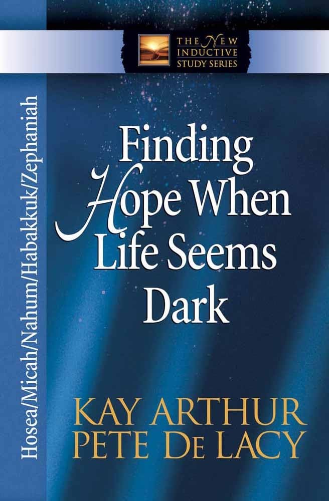 Finding Hope When Life Seems Dark: Hosea/Micah/Nahum/Habakkuk/Zephaniah (The New Inductive Study Series) Social Sciences
