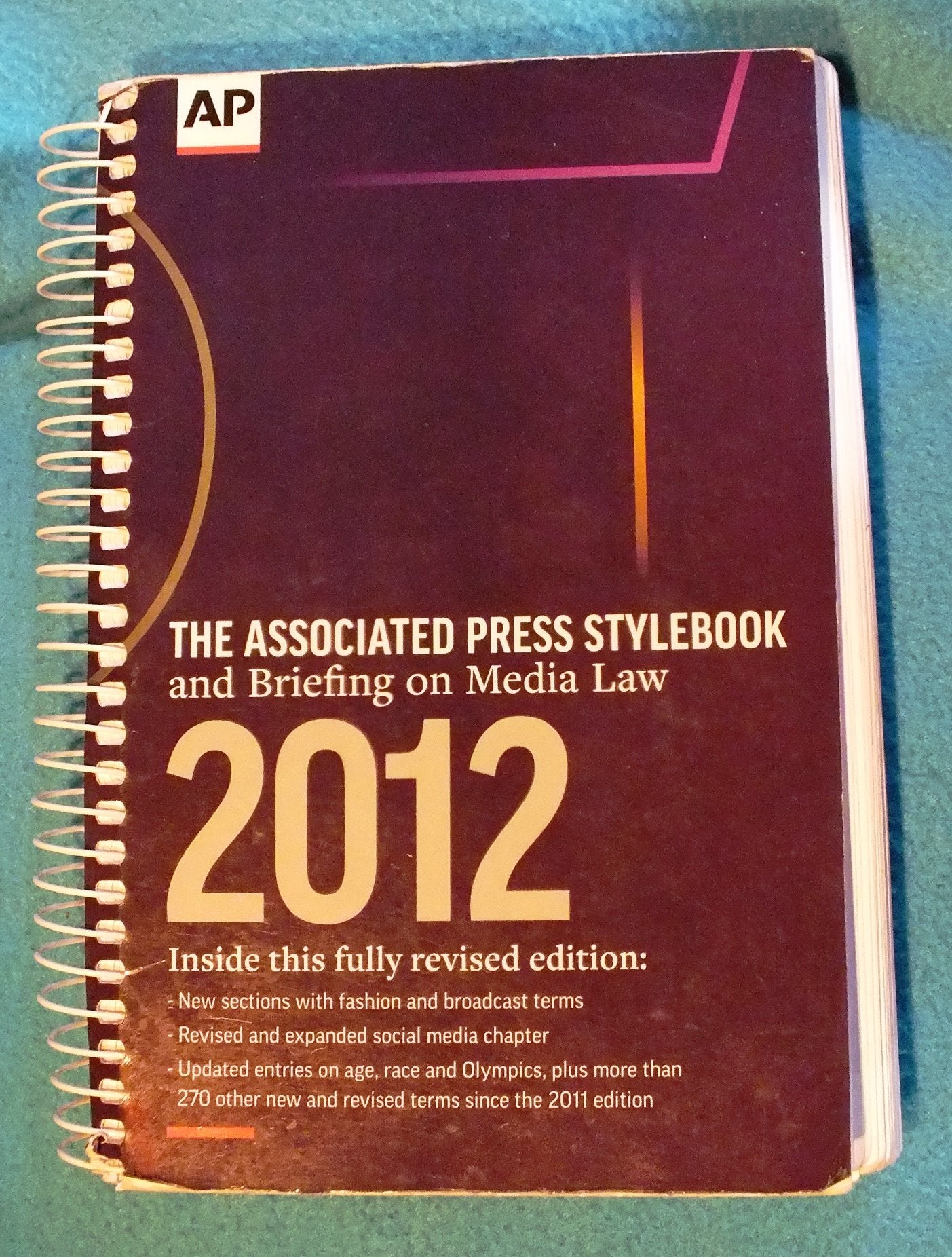 Associated Press Stylebook And Briefing On Media Law 2002 Edition Law