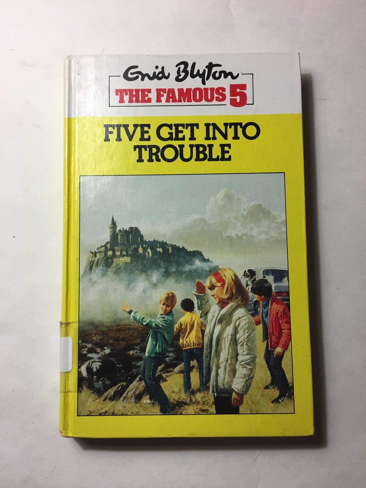 Five Get into Trouble (Galaxy Children's Large Print) Novels & Short Stories