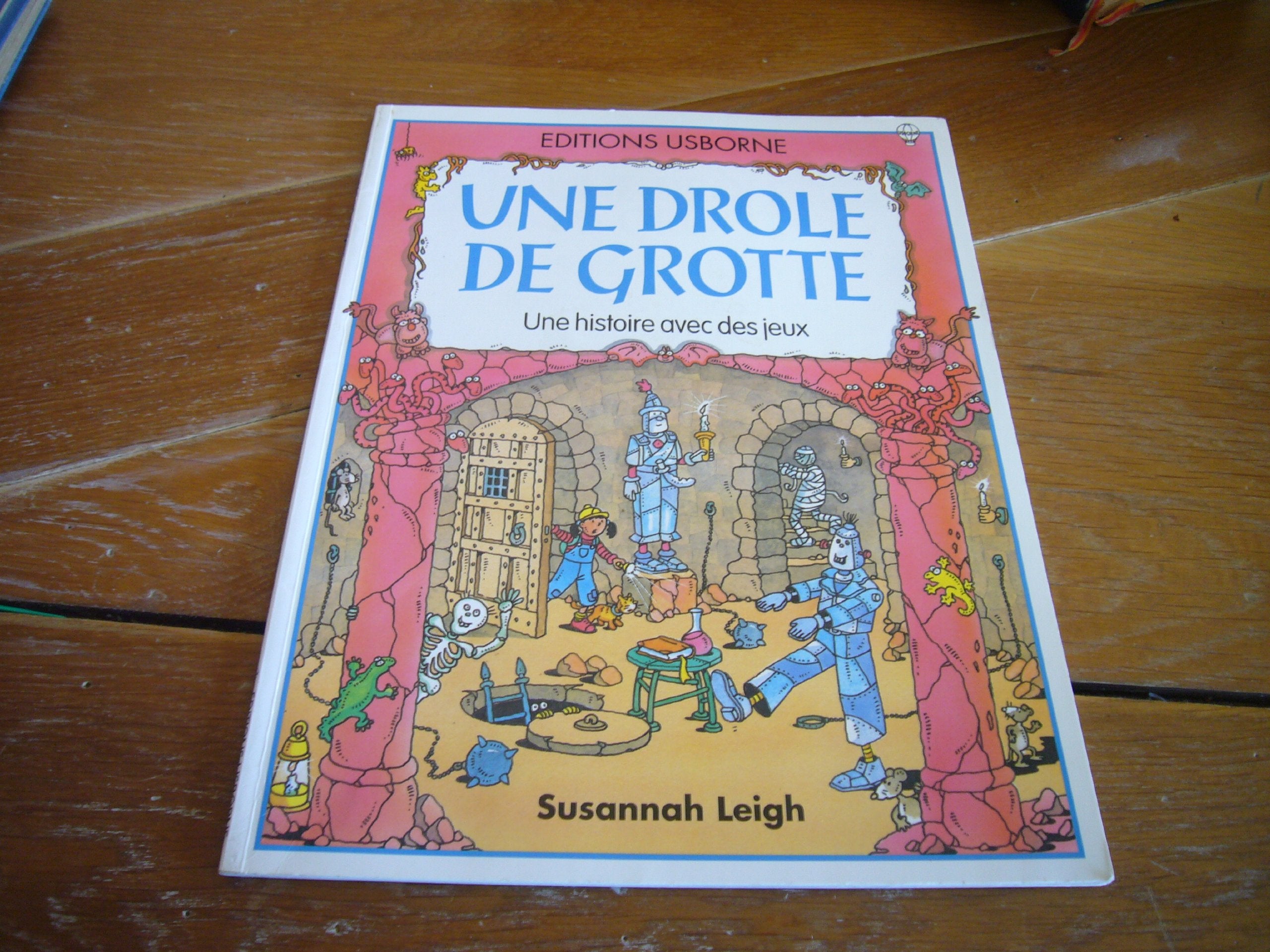 Une Drole De Grotte : Une Histoire Avec Des Jeux Books