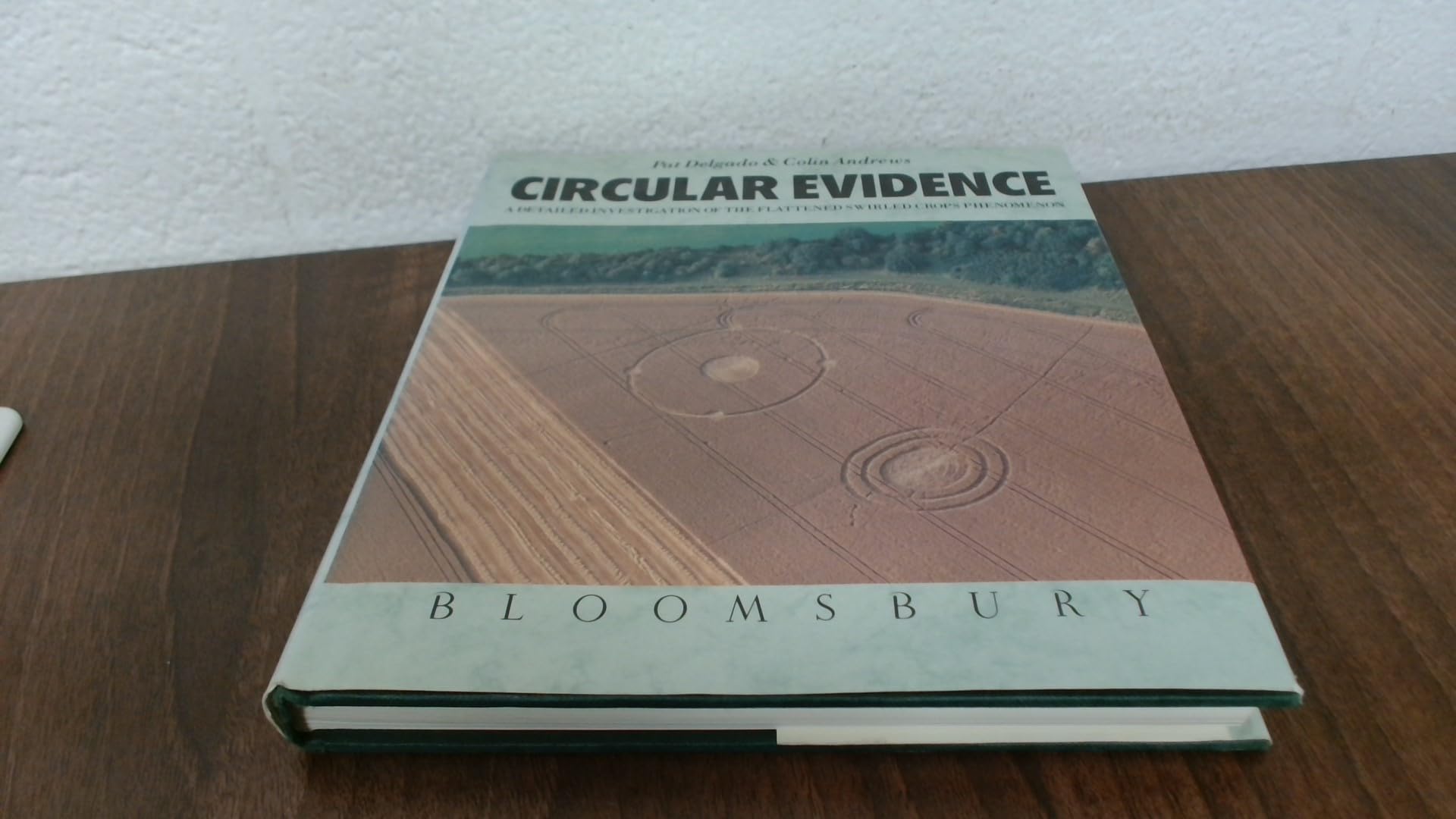 Circular Evidence: A Detailed Investigation of the Flattened Swirled Crops Phenomenon Religion & Esotericism