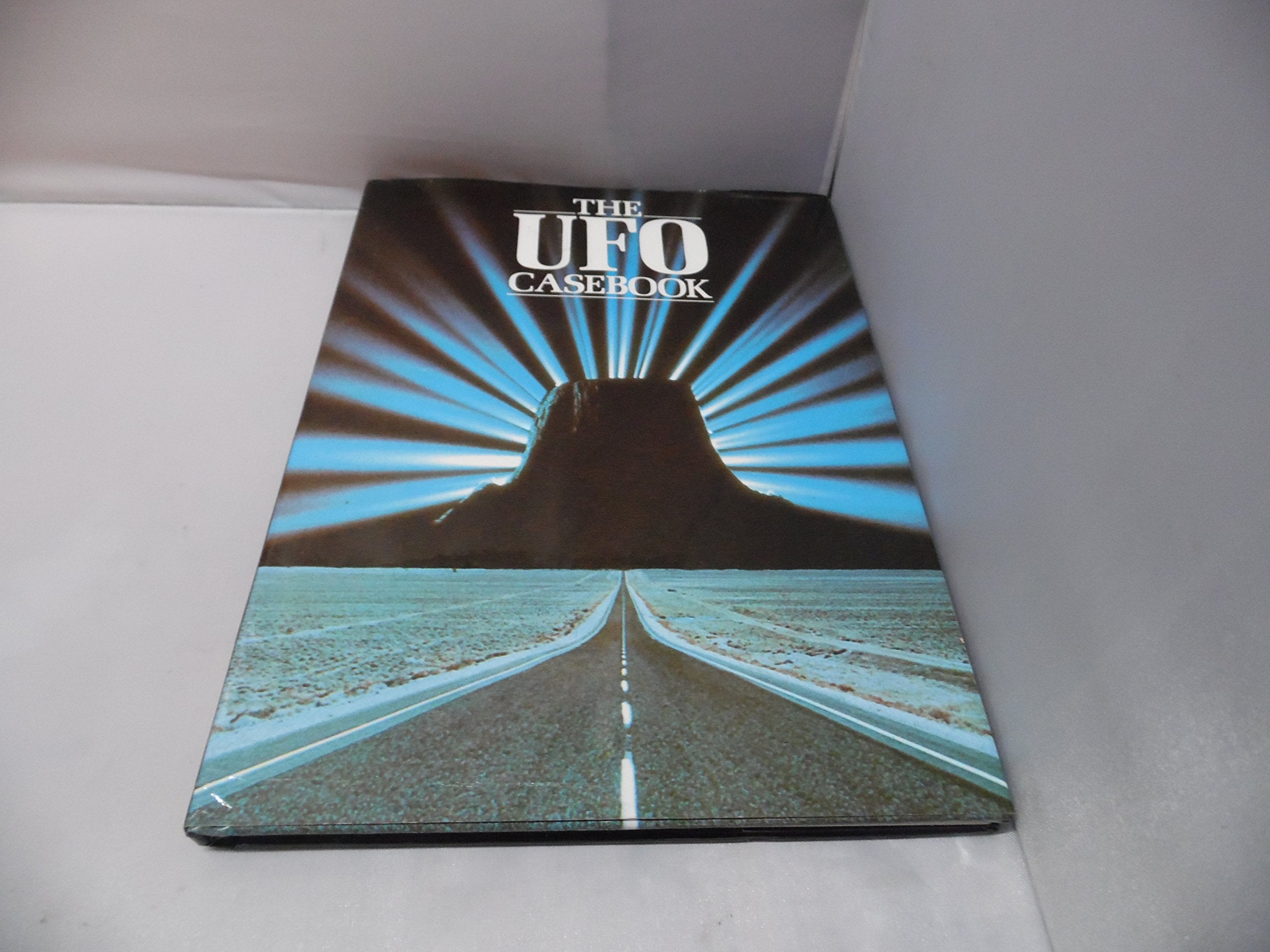 THE UFO CASEBOOK STARTLING CASES AND ASTONISHING PHOTOGRAPHS OF ENCOUNTERS WITH FLYING SAUCERS Books