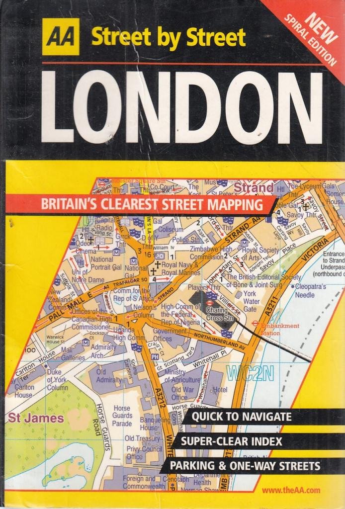 London : Street by Street book