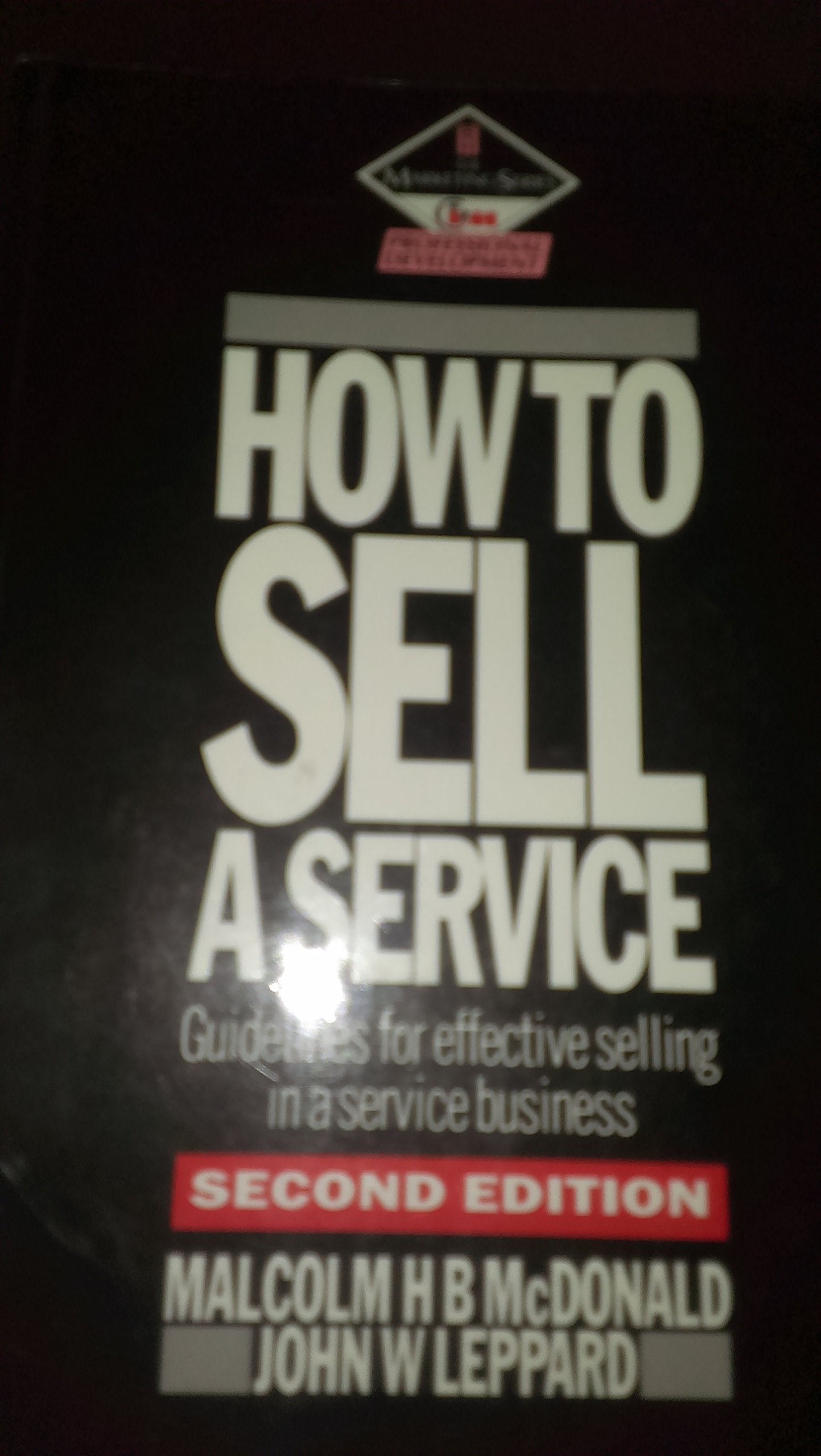 How to Sell a Service: Guidelines for Effective Selling in a Service Business (Professional Development S.) Business, Finance & Career