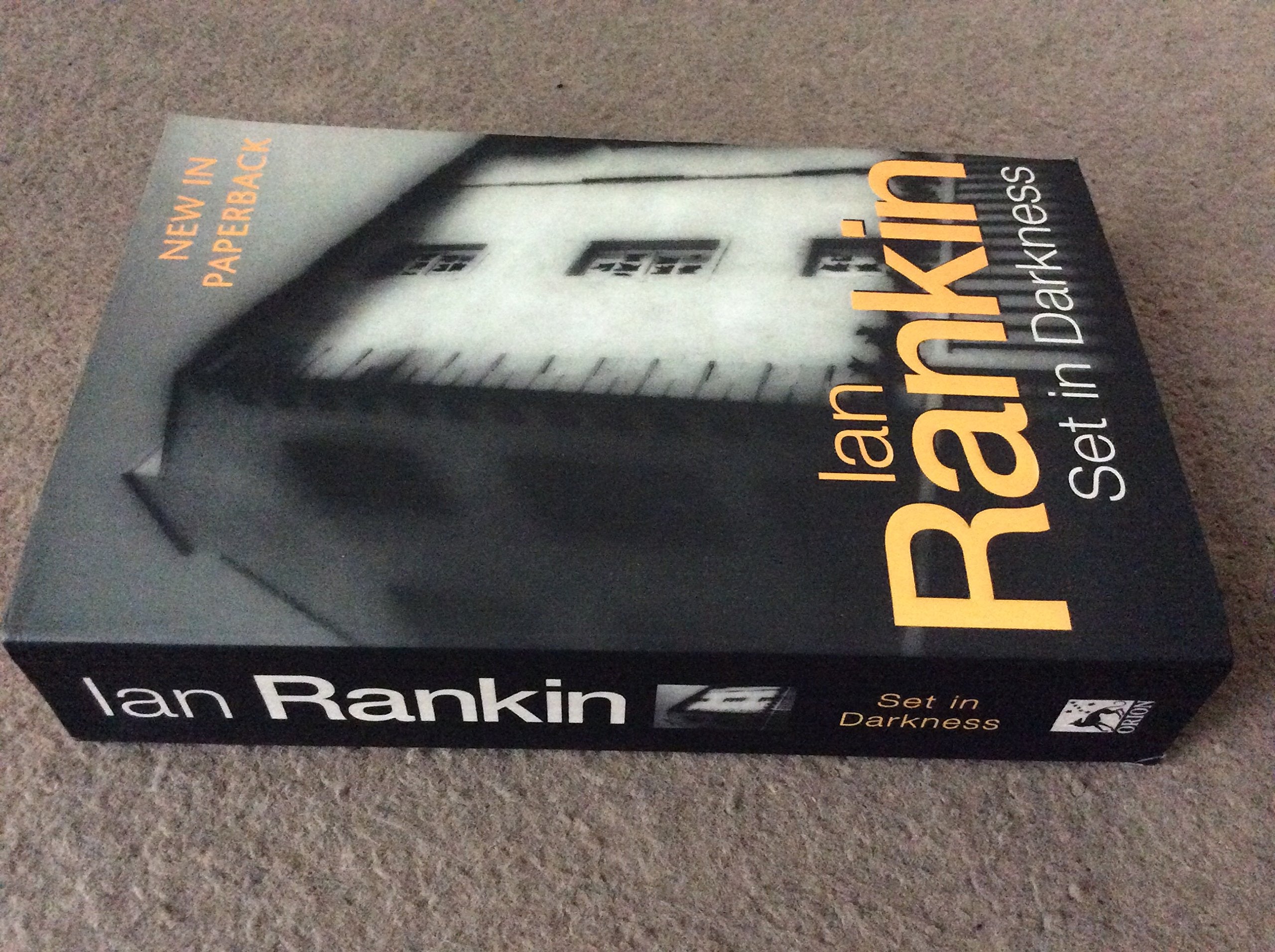 Set in Darkness (Inspector Rebus, Band 11) Contemporary literature