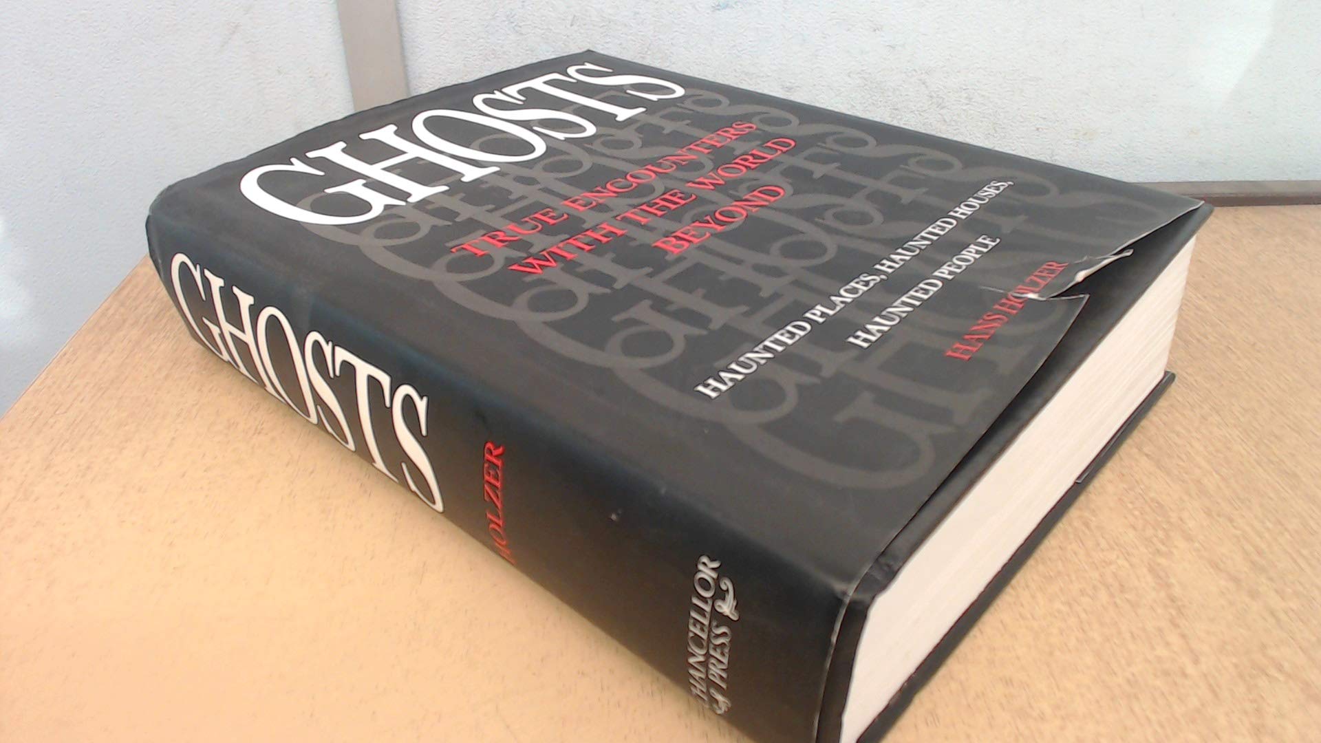 Ghosts: True Encounters with the World beyond: Haunted Places, Haunted Houses, Haunted People Religion & Esotericism