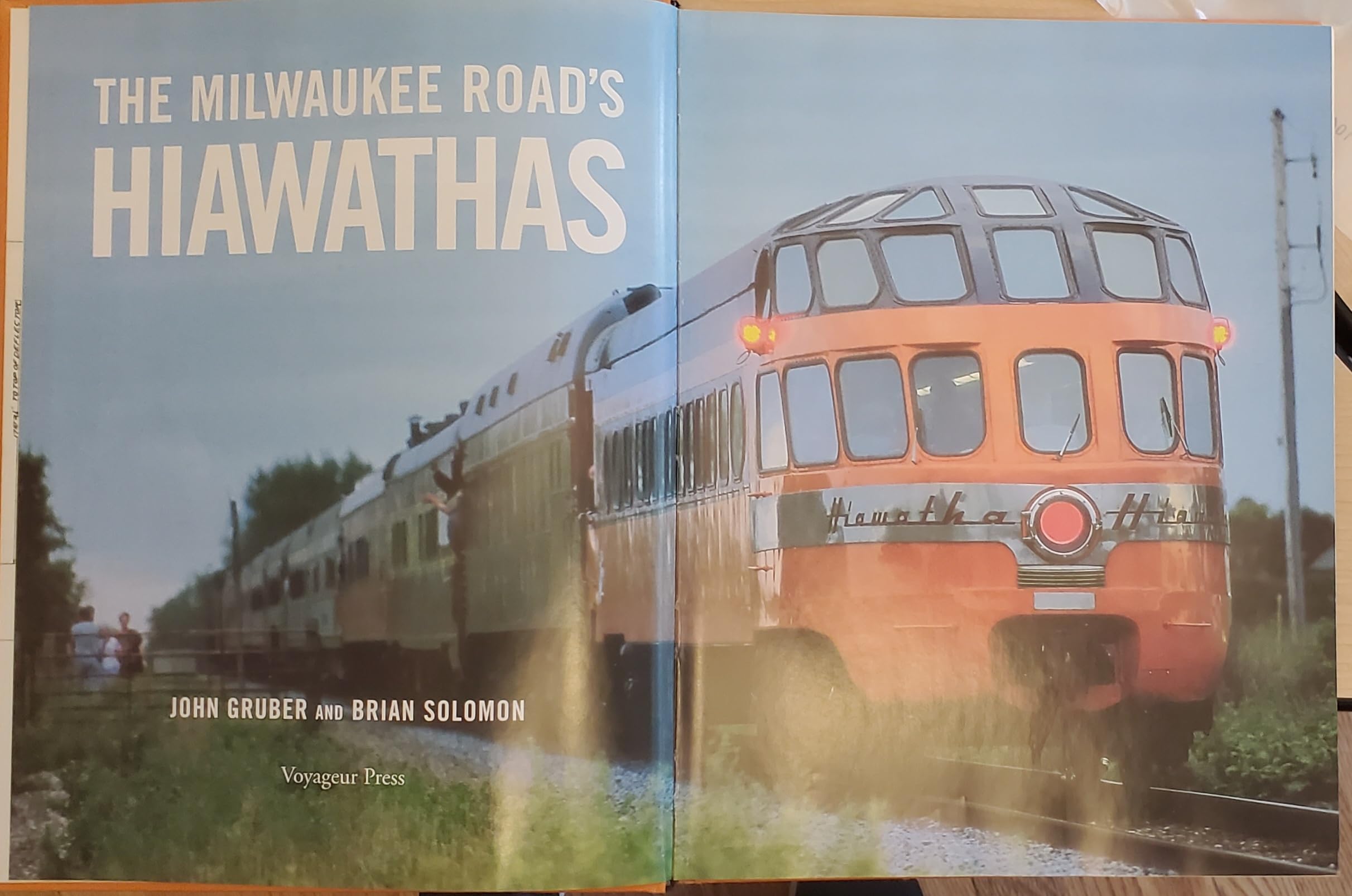 The Milwaukee Road's Hiawathas: Milwaukee Road Passenger Operations Set Industry-wide Standards During the Golden Age of Passenger Rail Travel (Great Passenger Trains) Leisure, Home & Garden