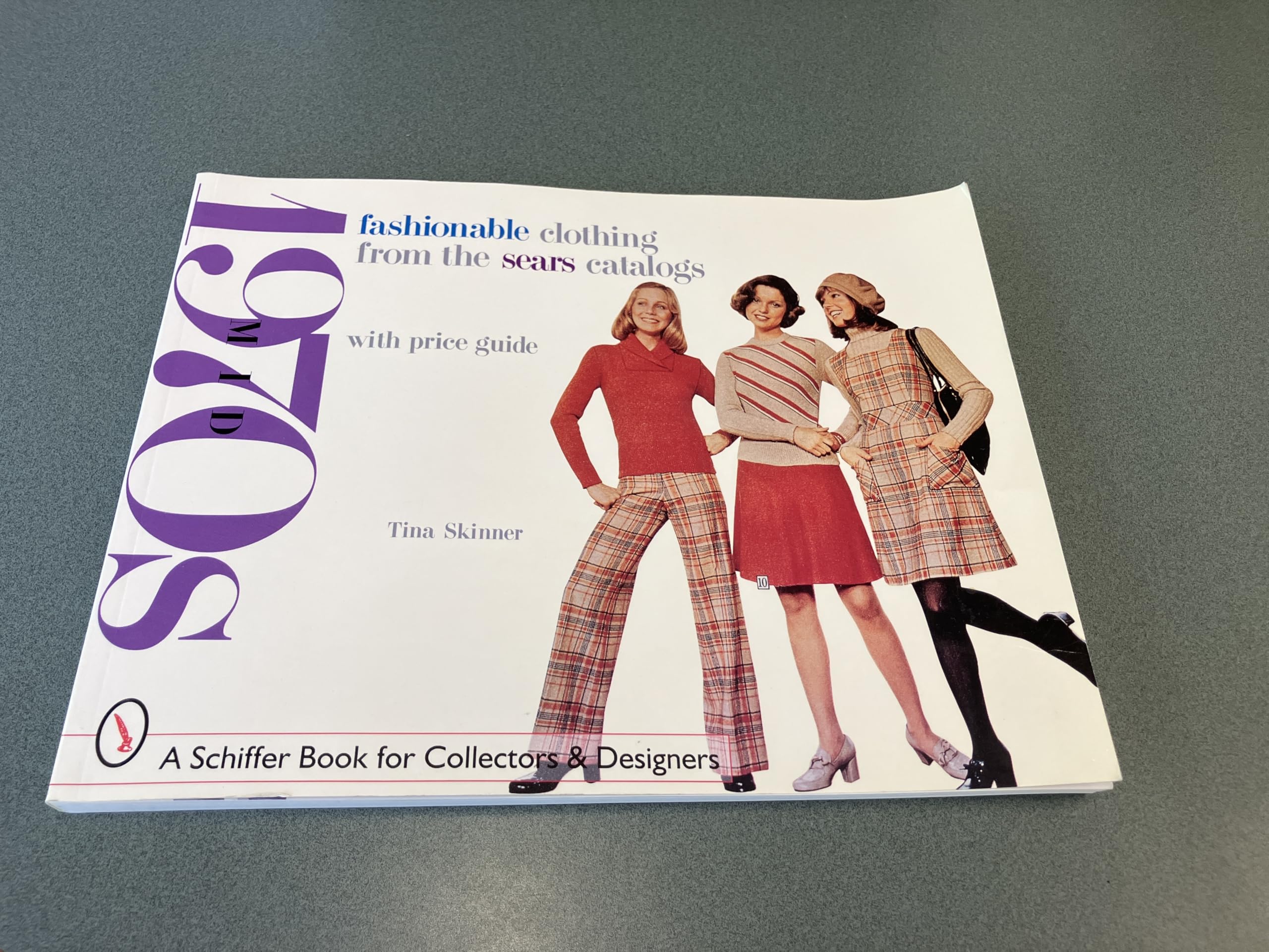 Fashionable Clothing from the Sears Catalogs: Mid-1970s (Schiffer Book for Collectors and Designers) Books