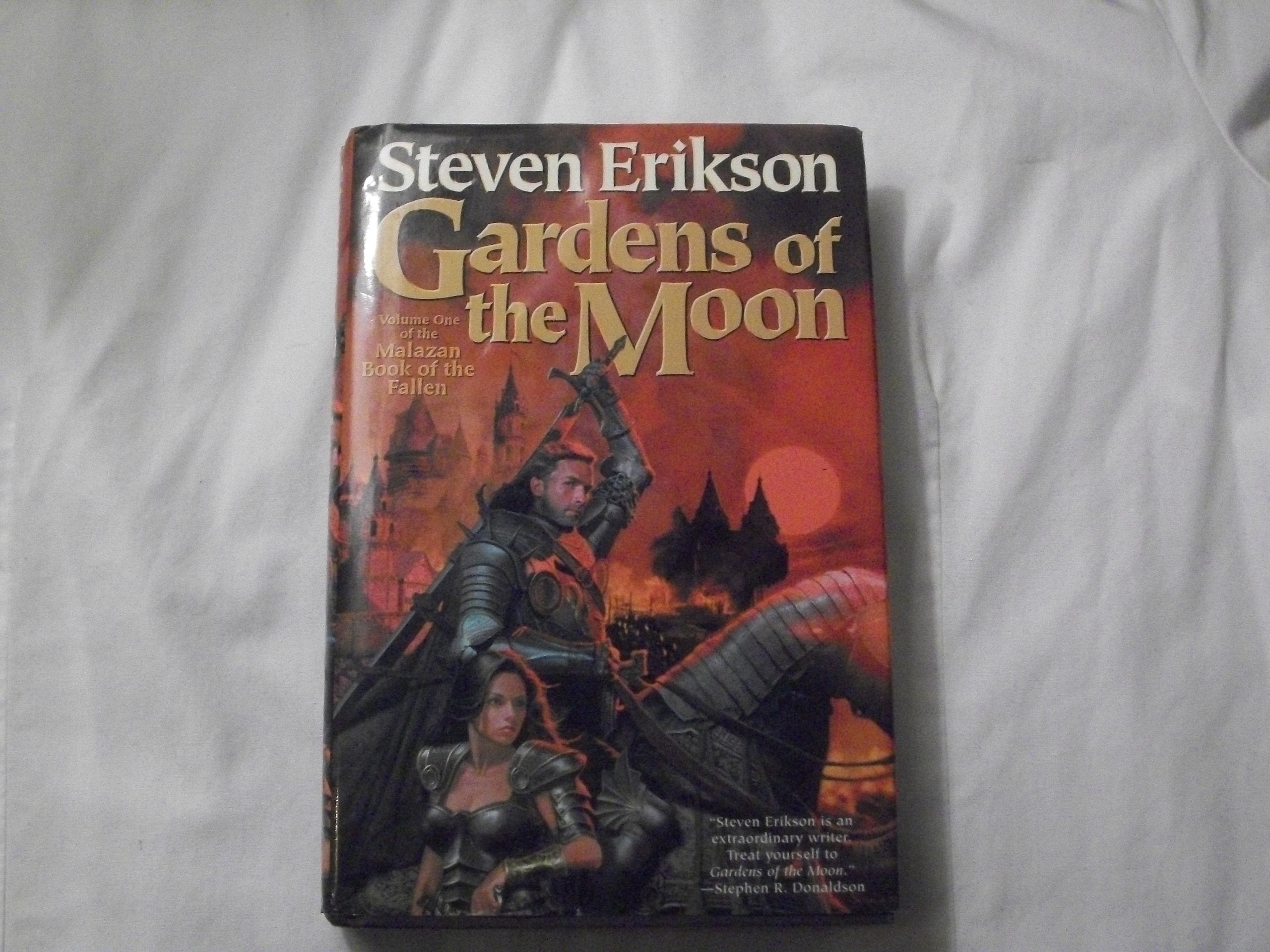 Gardens of the Moon (Malazan, Book of the Fallen, vol 1) Books