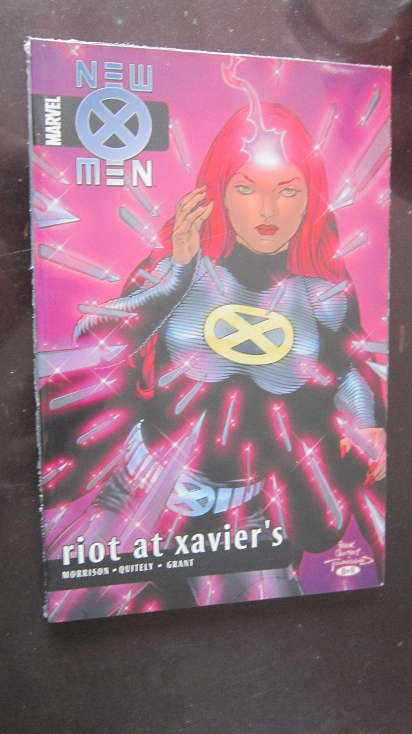 New X-Men - Volume 4: Riot at Xavier's (New X-men by Grant Morrison, 4, Band 4) Manga