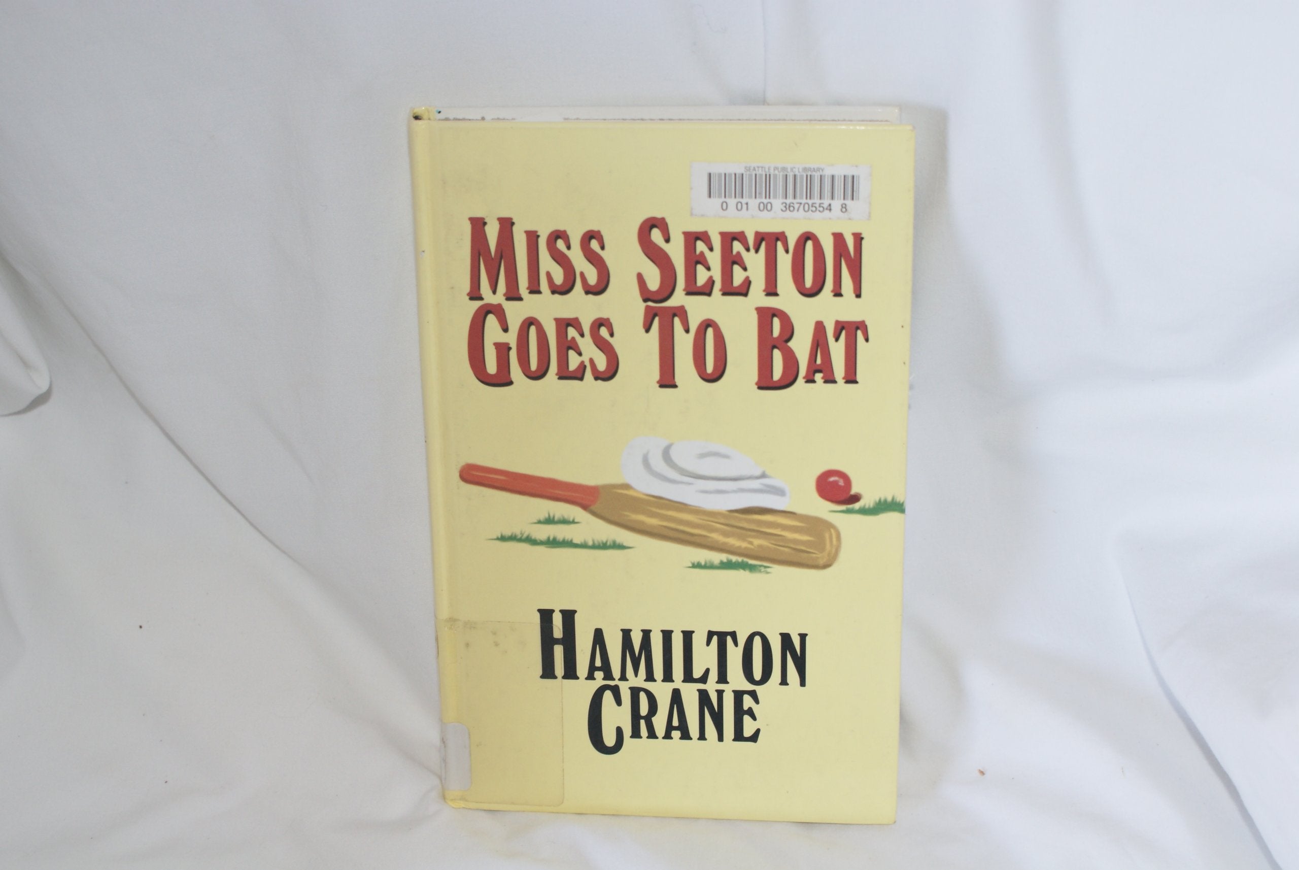 Miss Seeton Goes to Bat (Thorndike Press Large Print Mystery Series) Detective & CSI