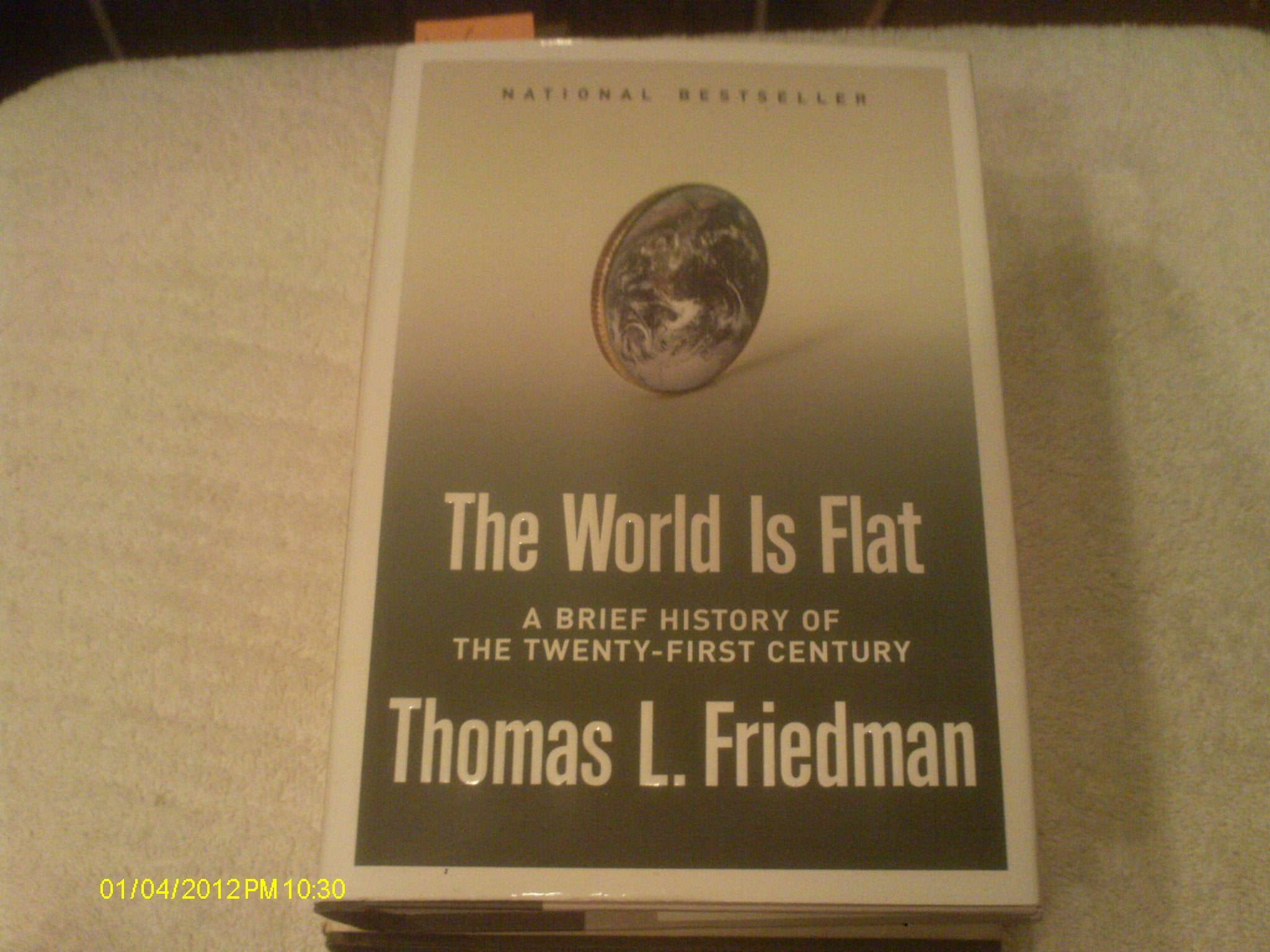 The World Is Flat: A Brief History of the Twenty-first Century (Thorndike Press Large Print Core Series) Politics & History