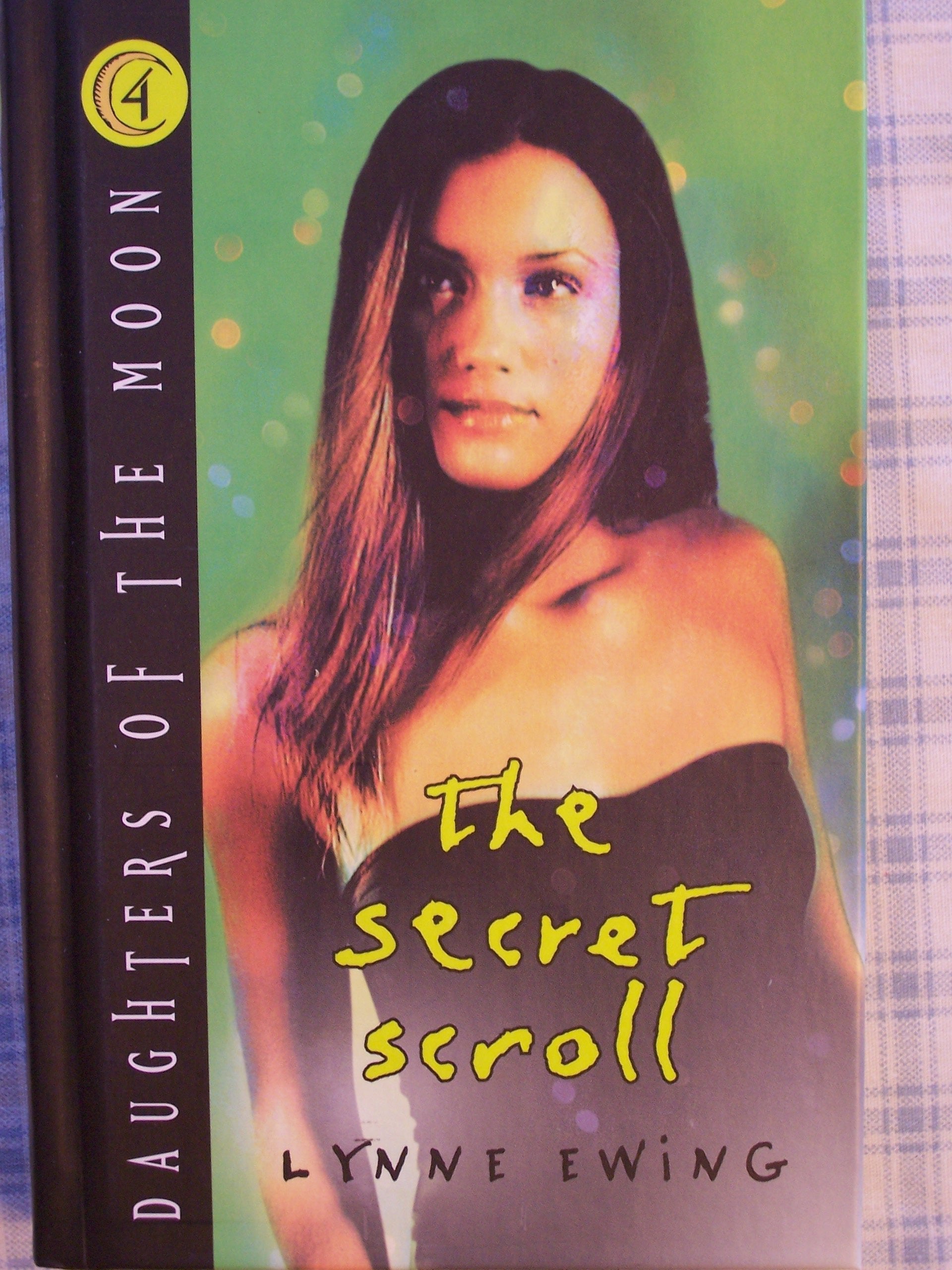 Secret Scroll (Daughters of the Moon, 4, Band 4) Fiction