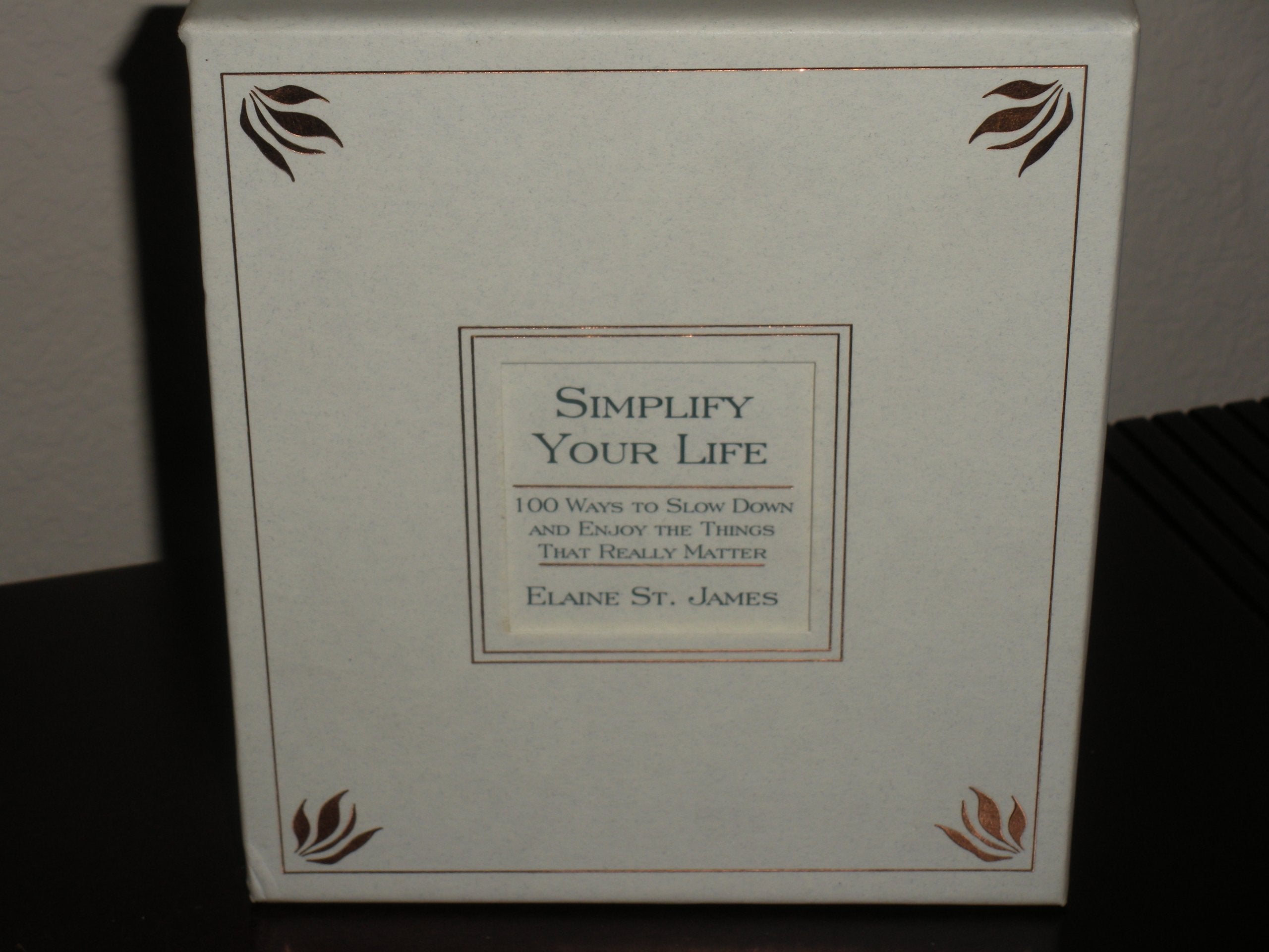 Simplify Your Life - Gift Edition: 100 Ways to Slow Down and Enjoy the Things That Really Matter Lifestyle