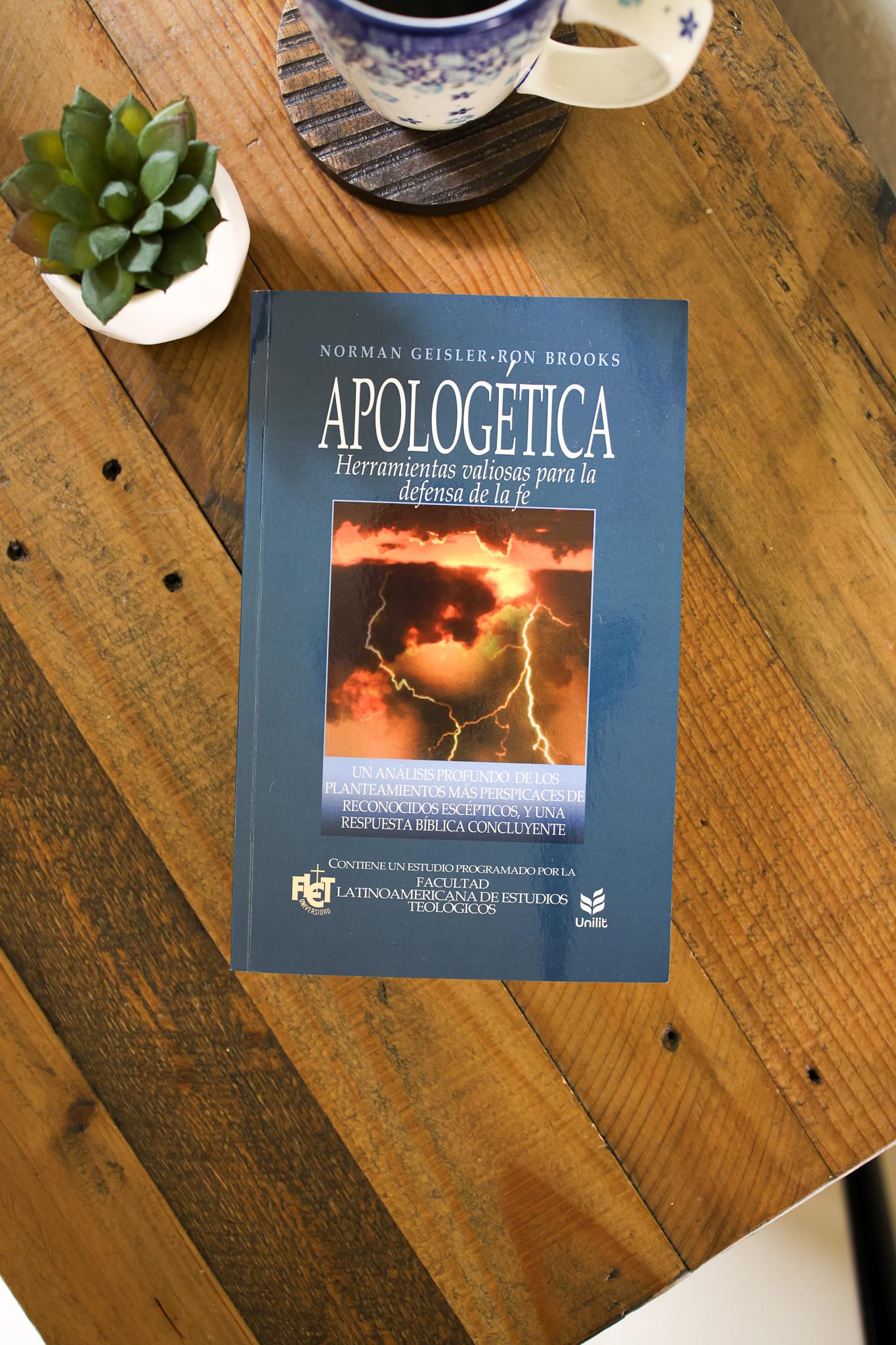 Apolog'tica: Apologetics: Herramientas Valiosas Para La Defensa de la Fe Religion & Esotericism